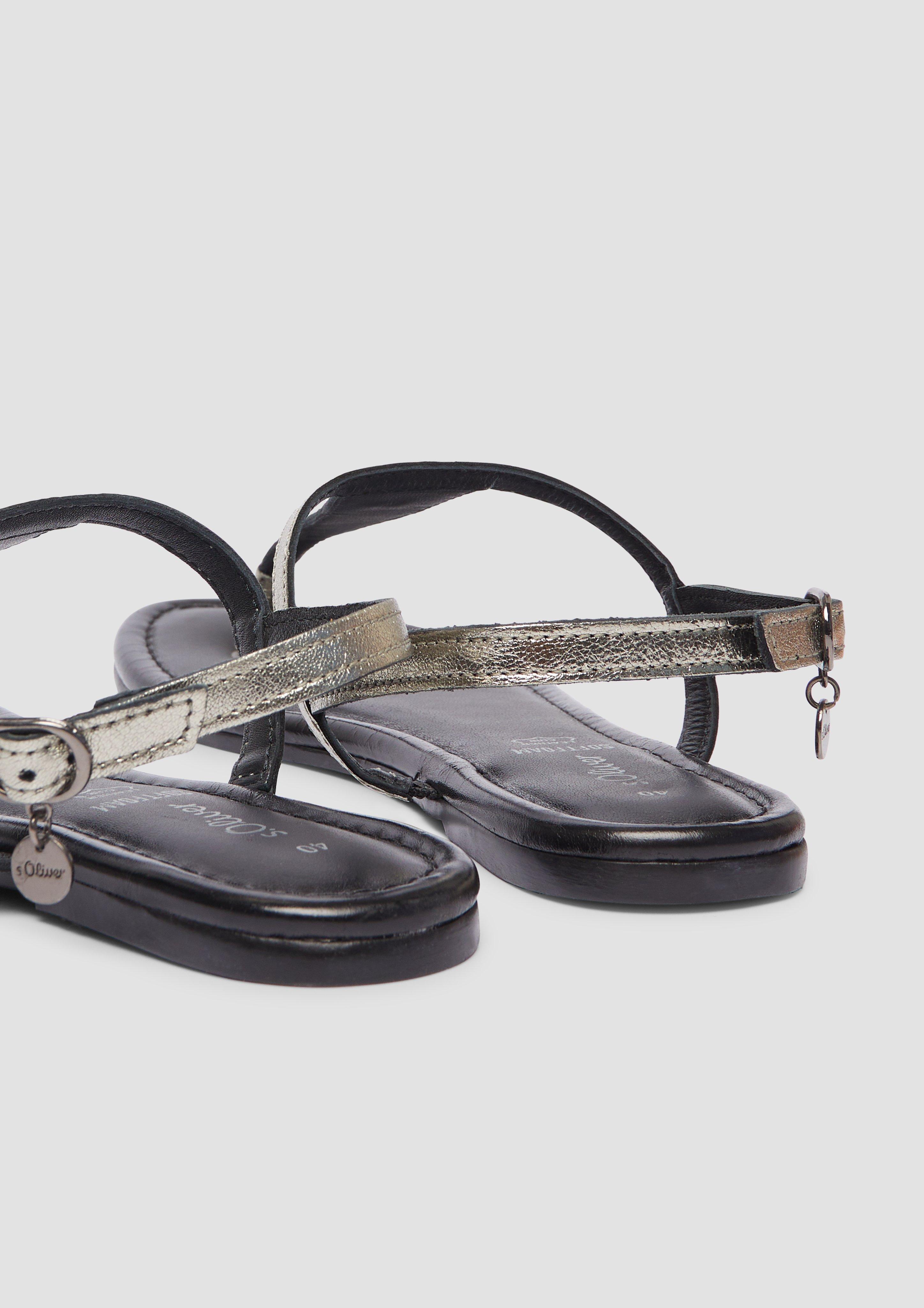 Sandalen in 932, 001, 305 & 446