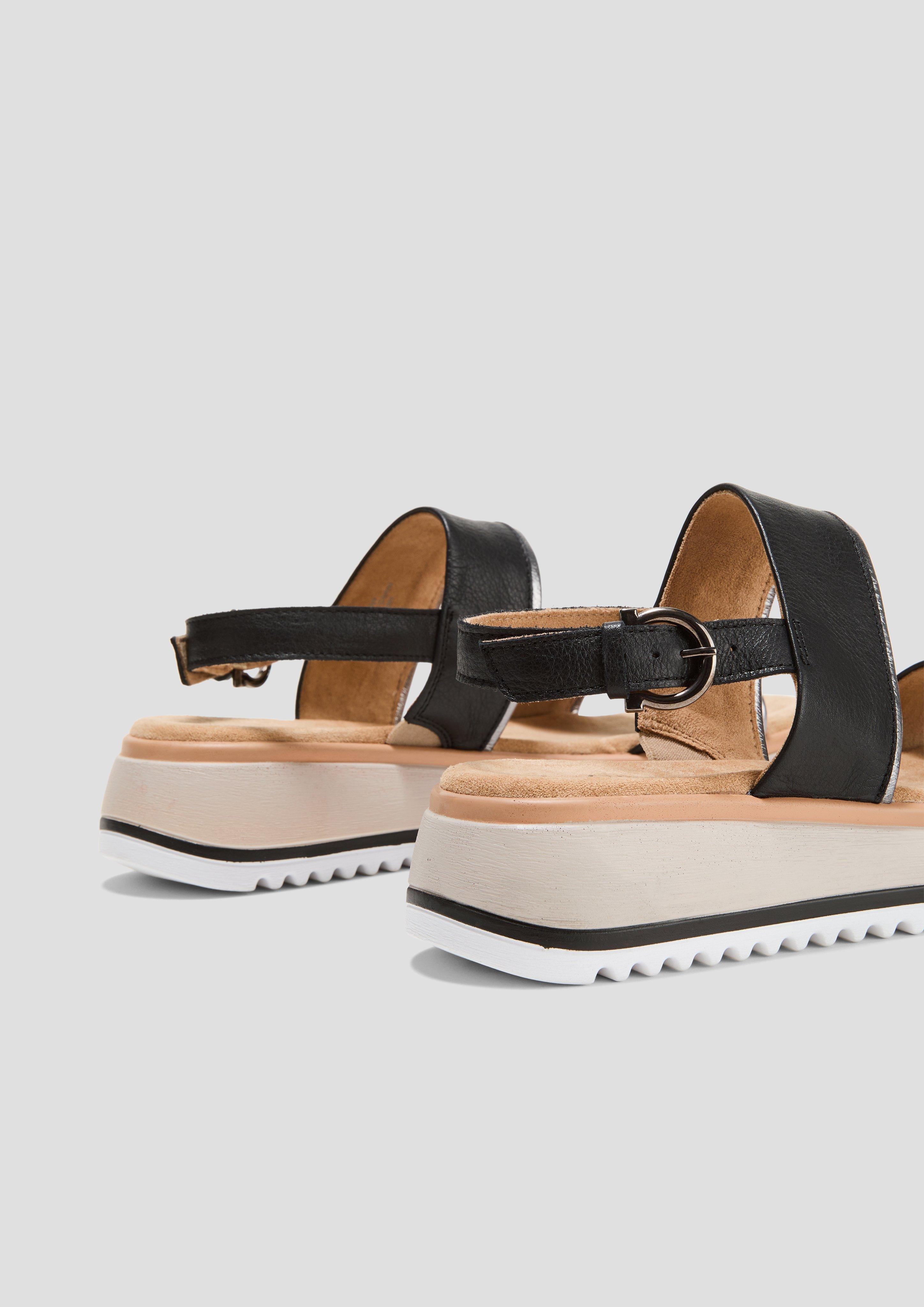 Sandalen in 001, 100, 804 & 305