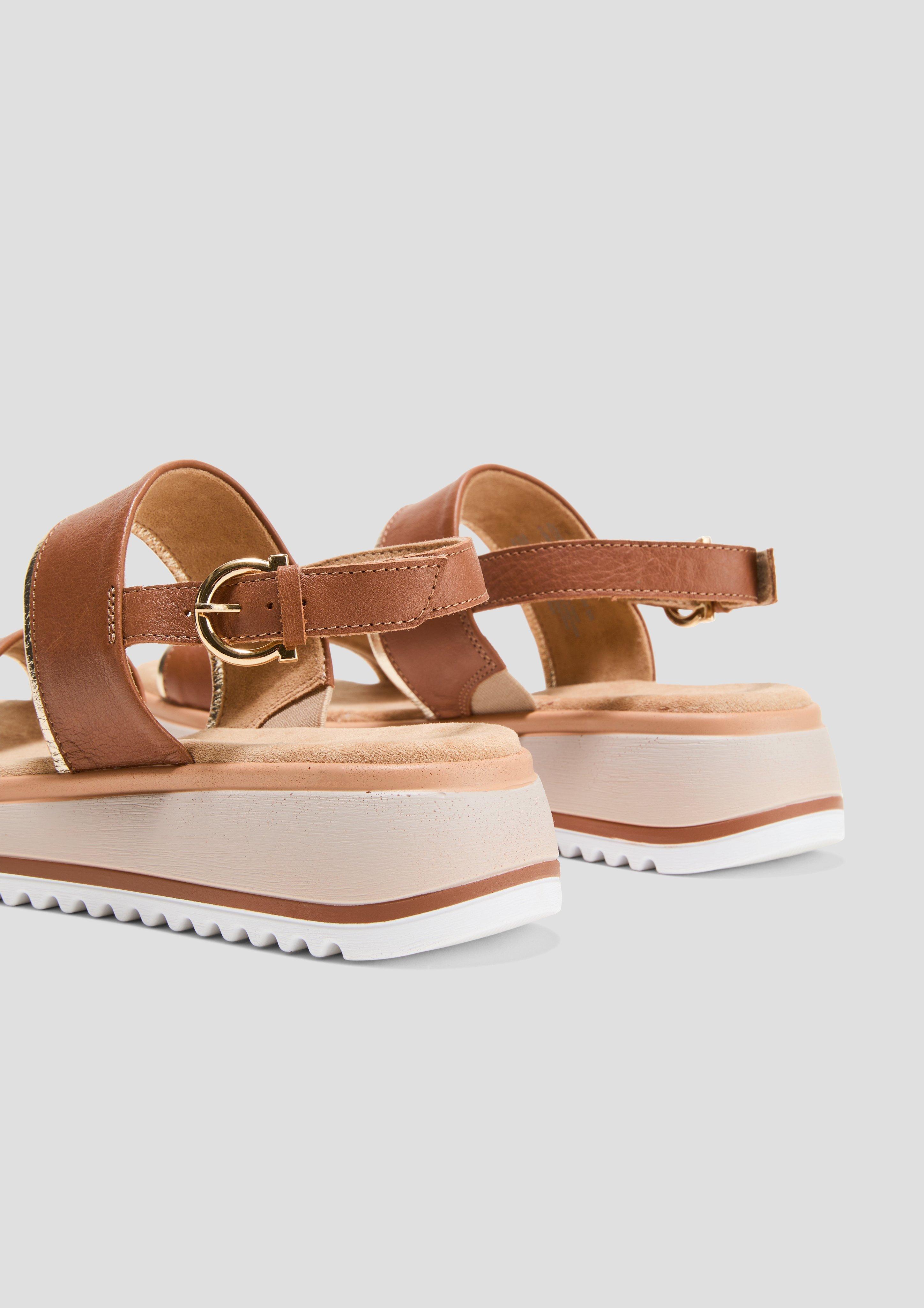 Sandalen in 305, 100 & 804