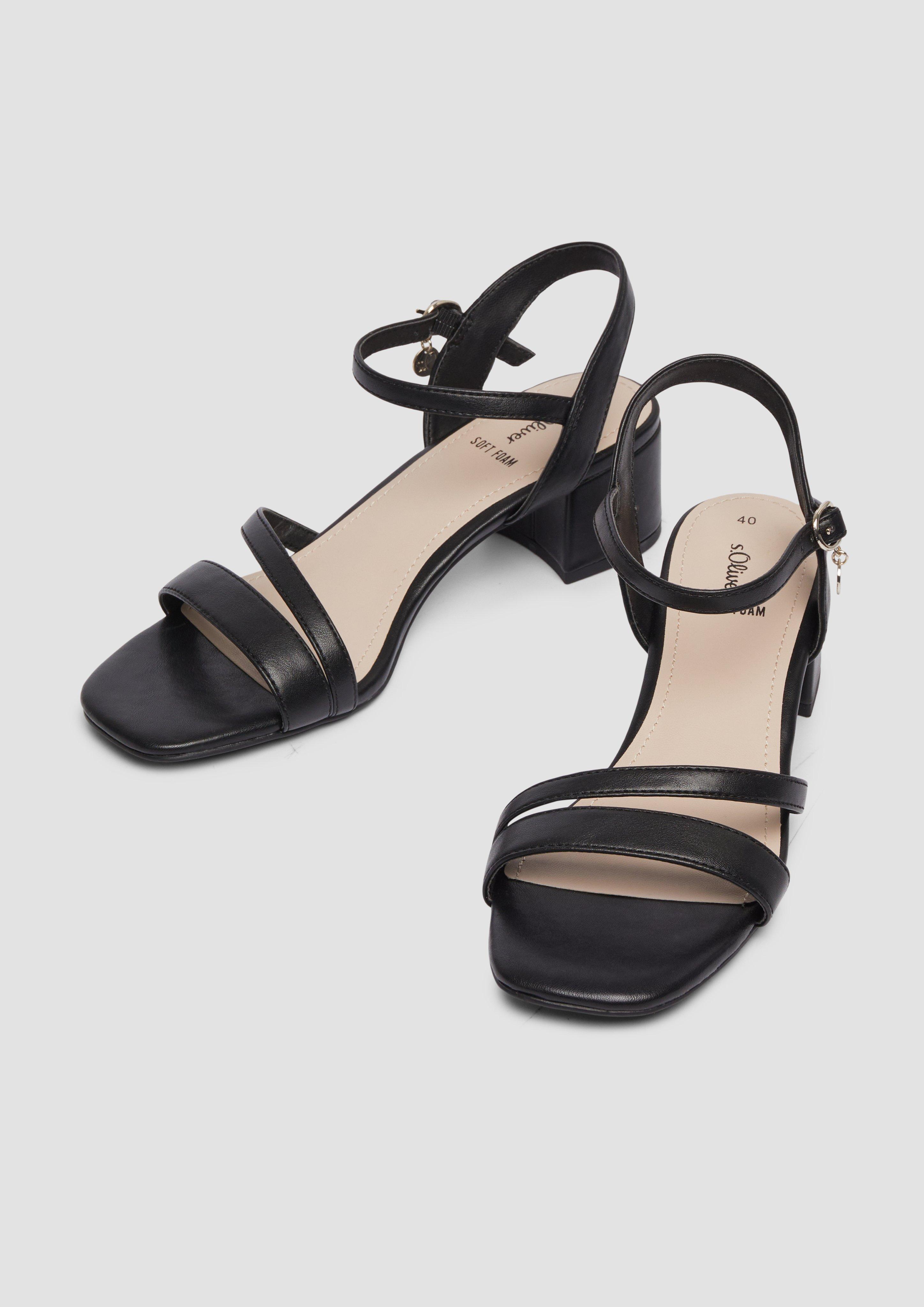 Sandalen in 001, 410 & 110