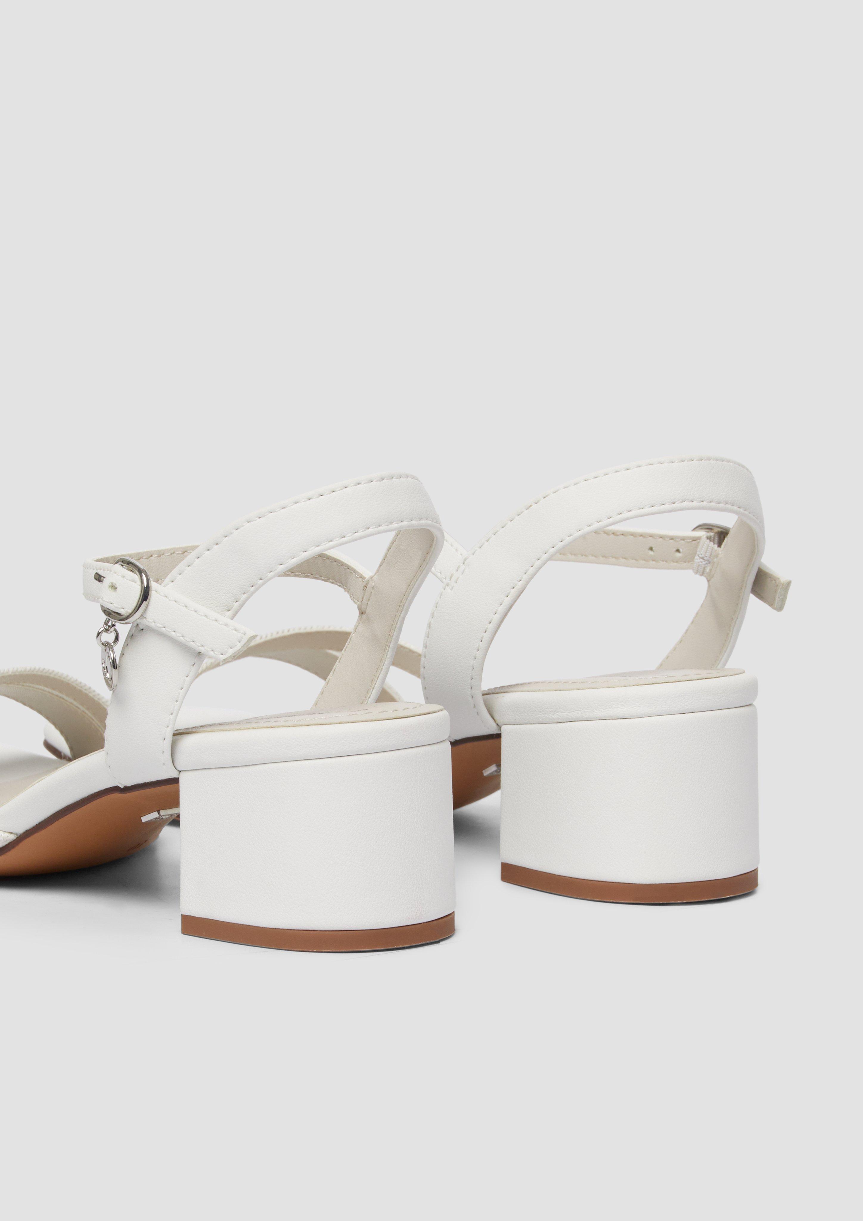 Sandalen in 110, 001 & 410