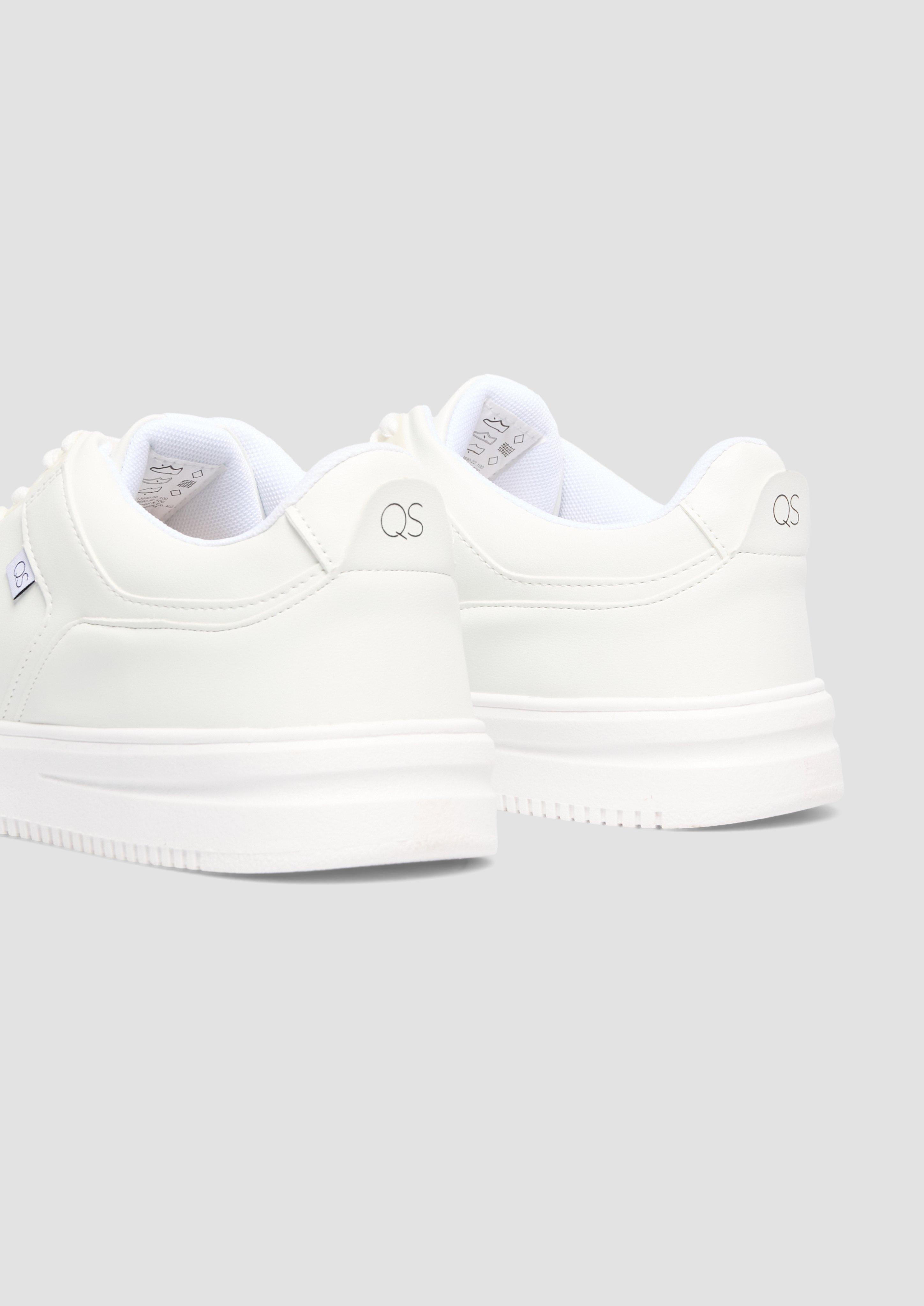 Čevlji z vezalkami in 100 & 001