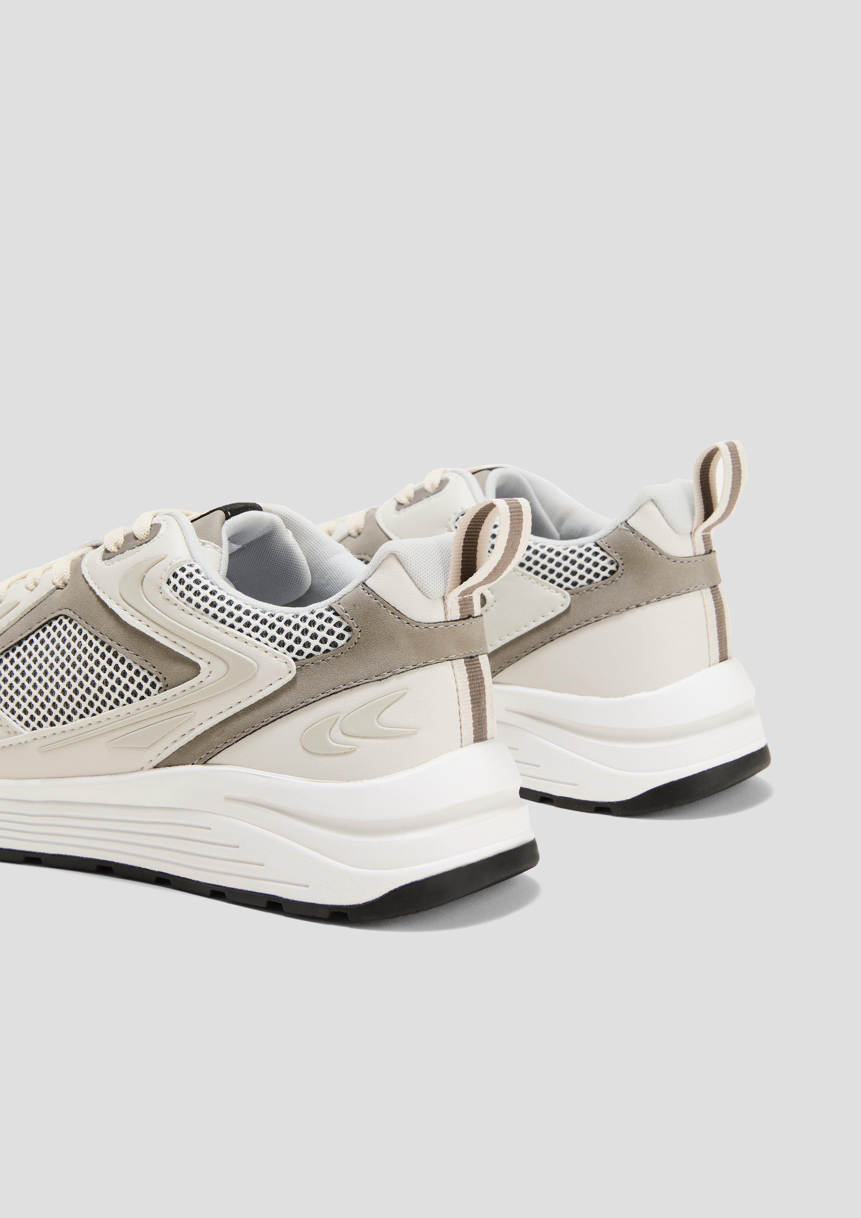 Čevlji z vezalkami in 219, 110 & 098