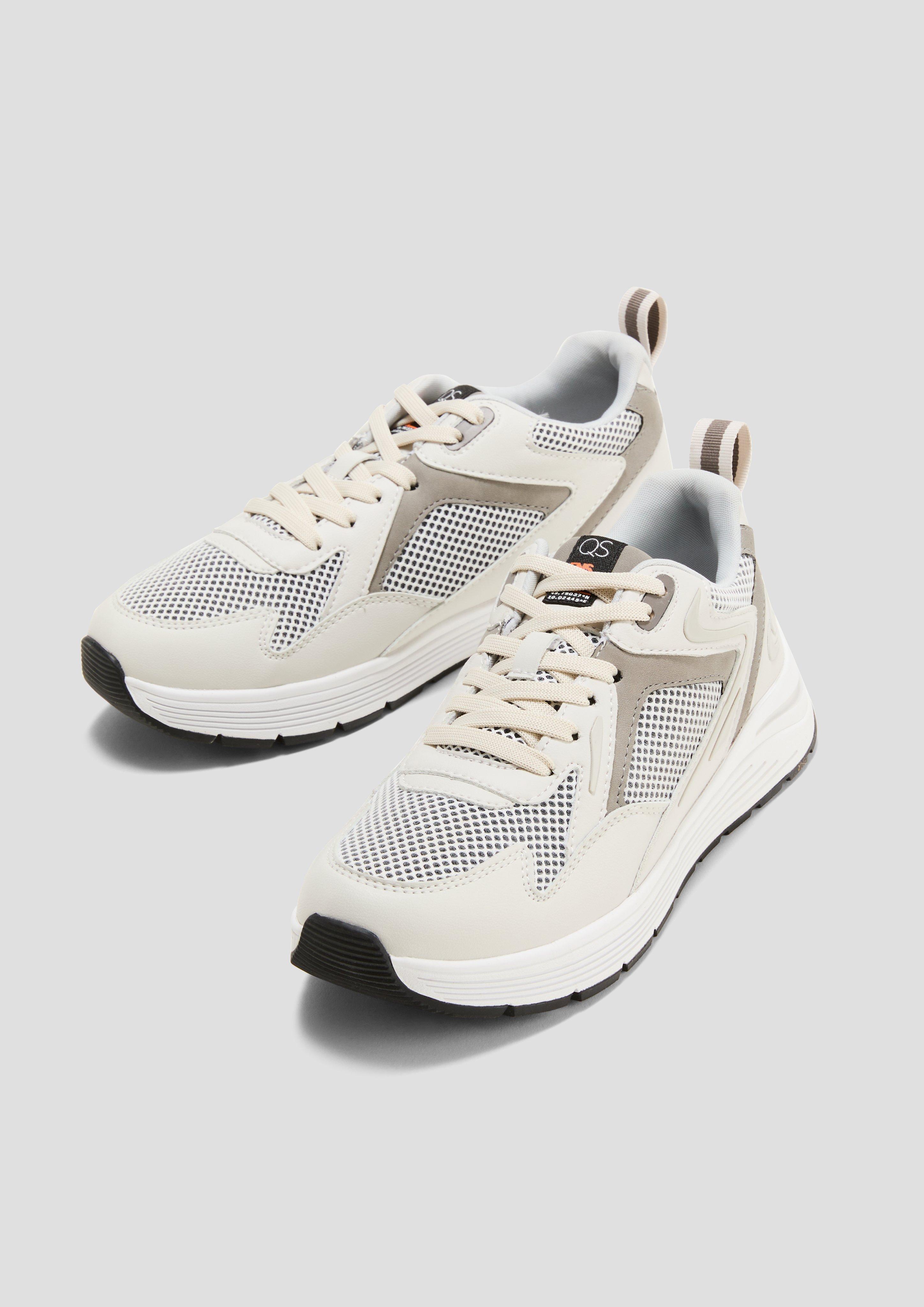 Čevlji z vezalkami in 219, 110 & 098