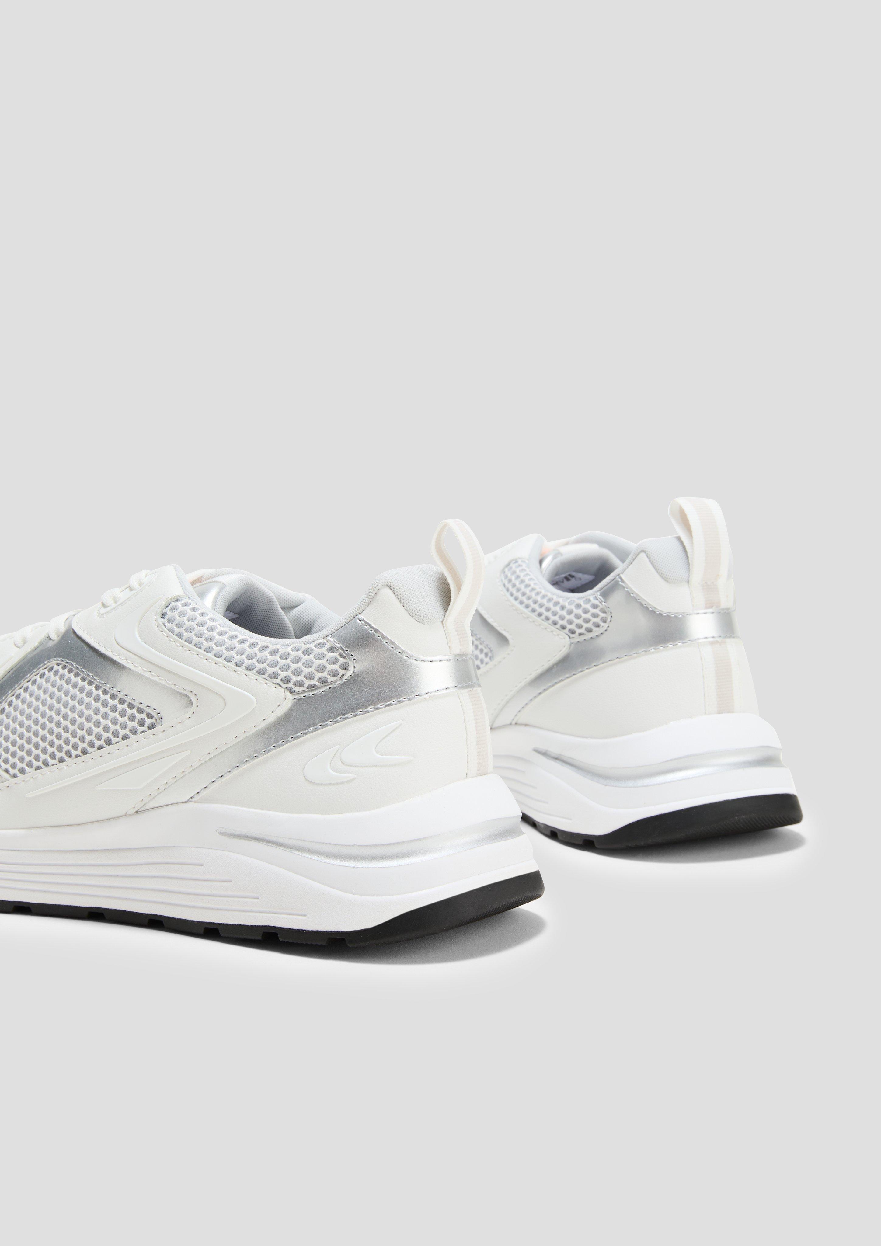 Čevlji z vezalkami in 110, 219 & 098