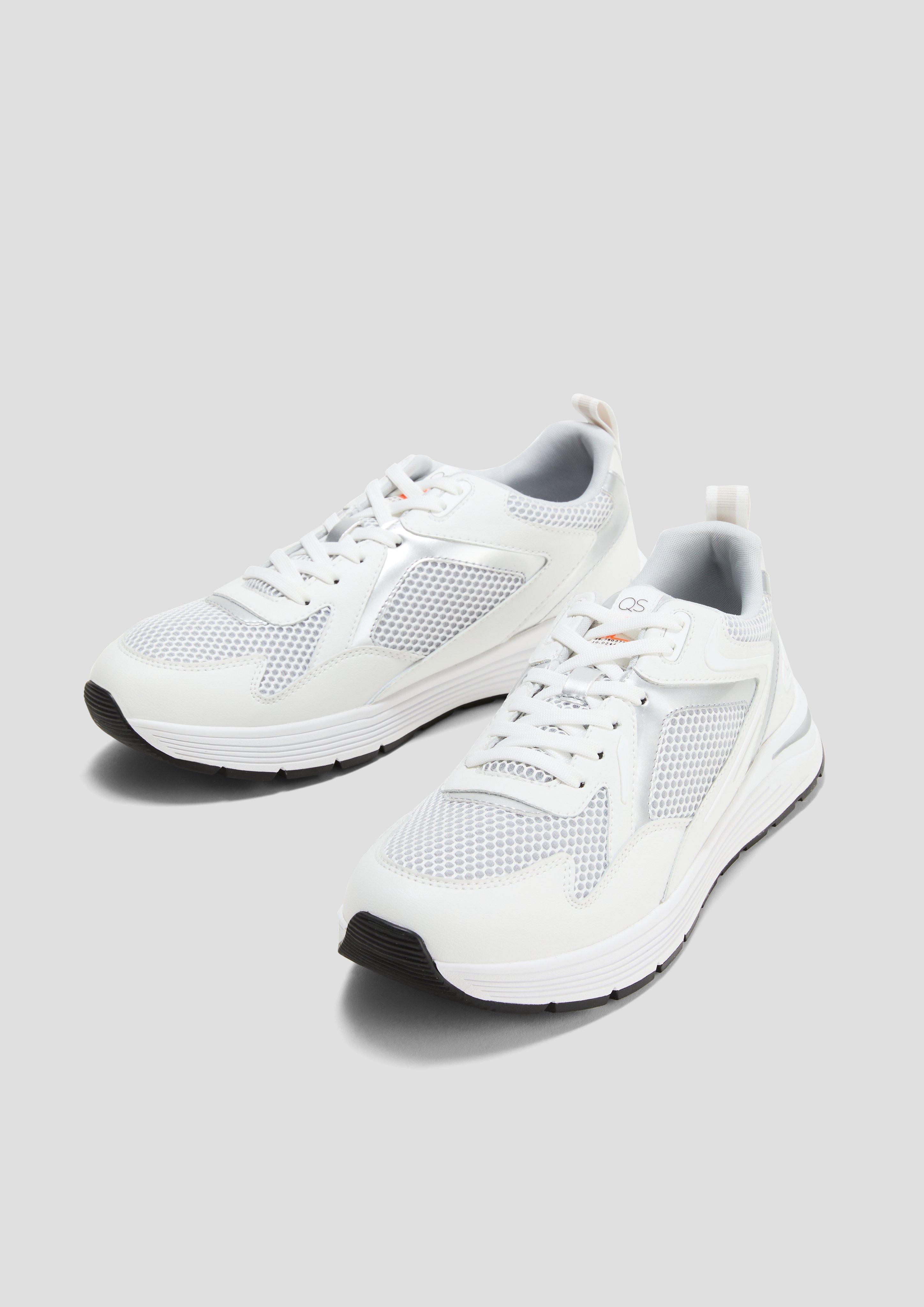 Čevlji z vezalkami in 110, 219 & 098