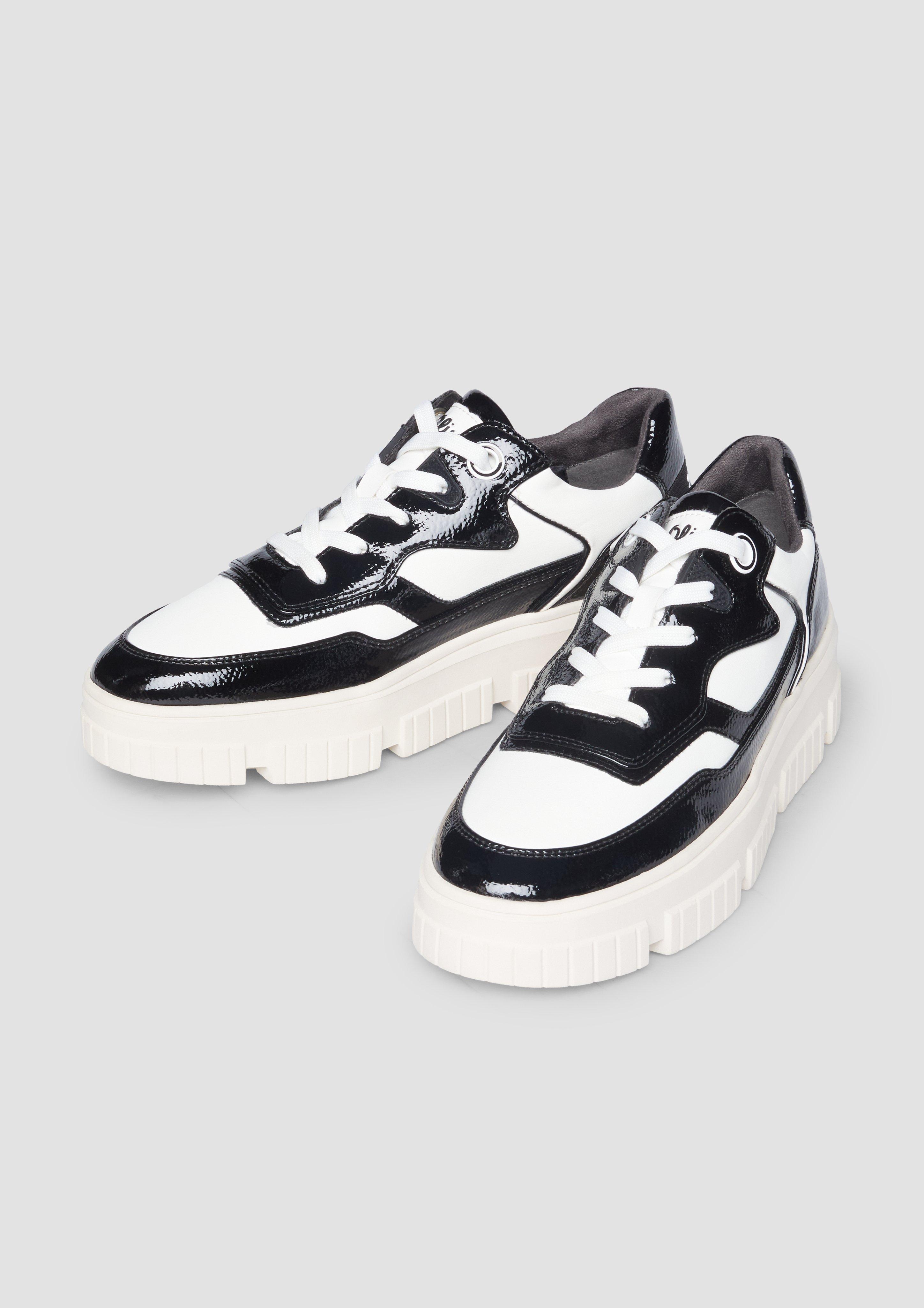 Čevlji z vezalkami in 108 & 001