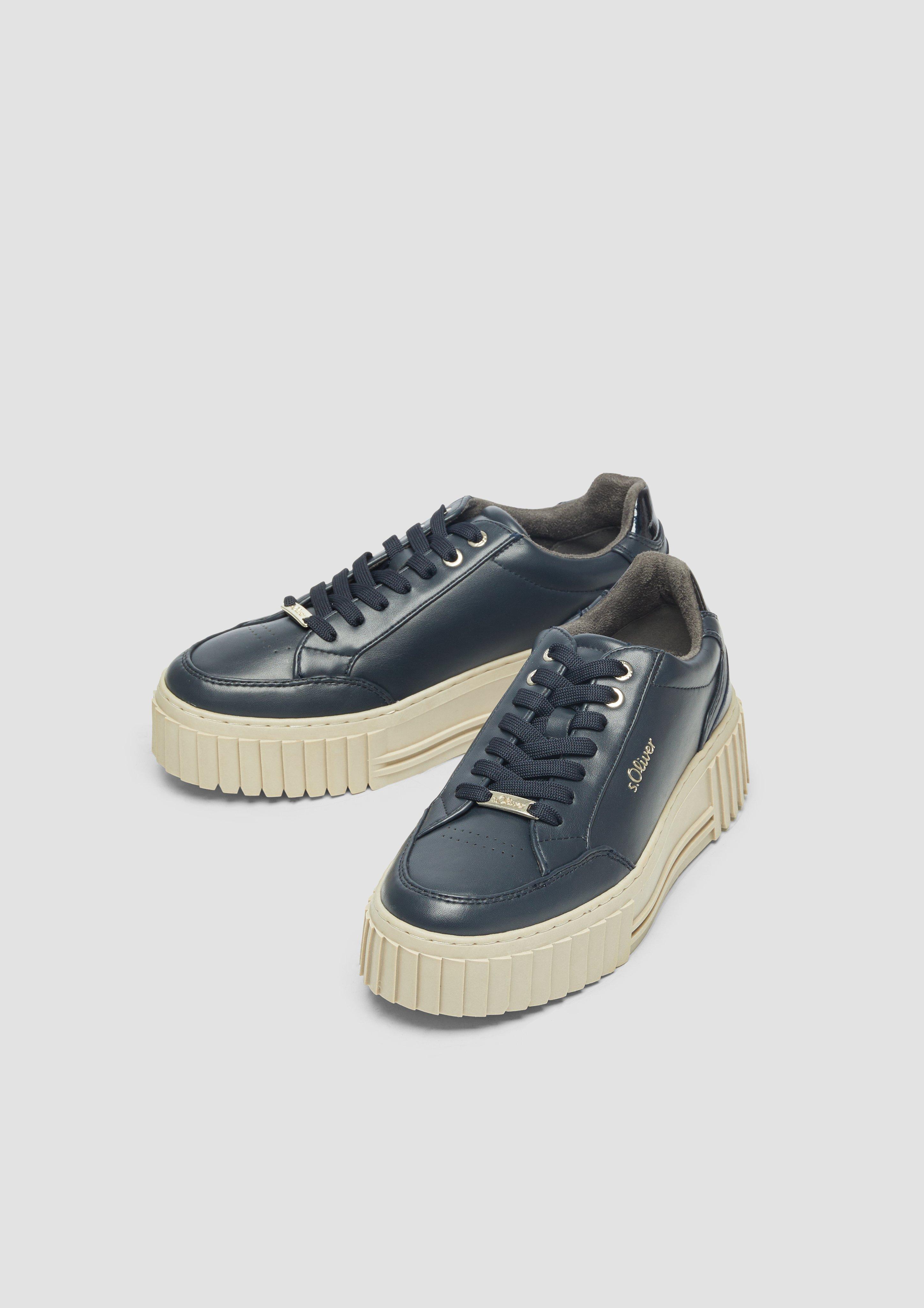 Schnürer in 880 & 907