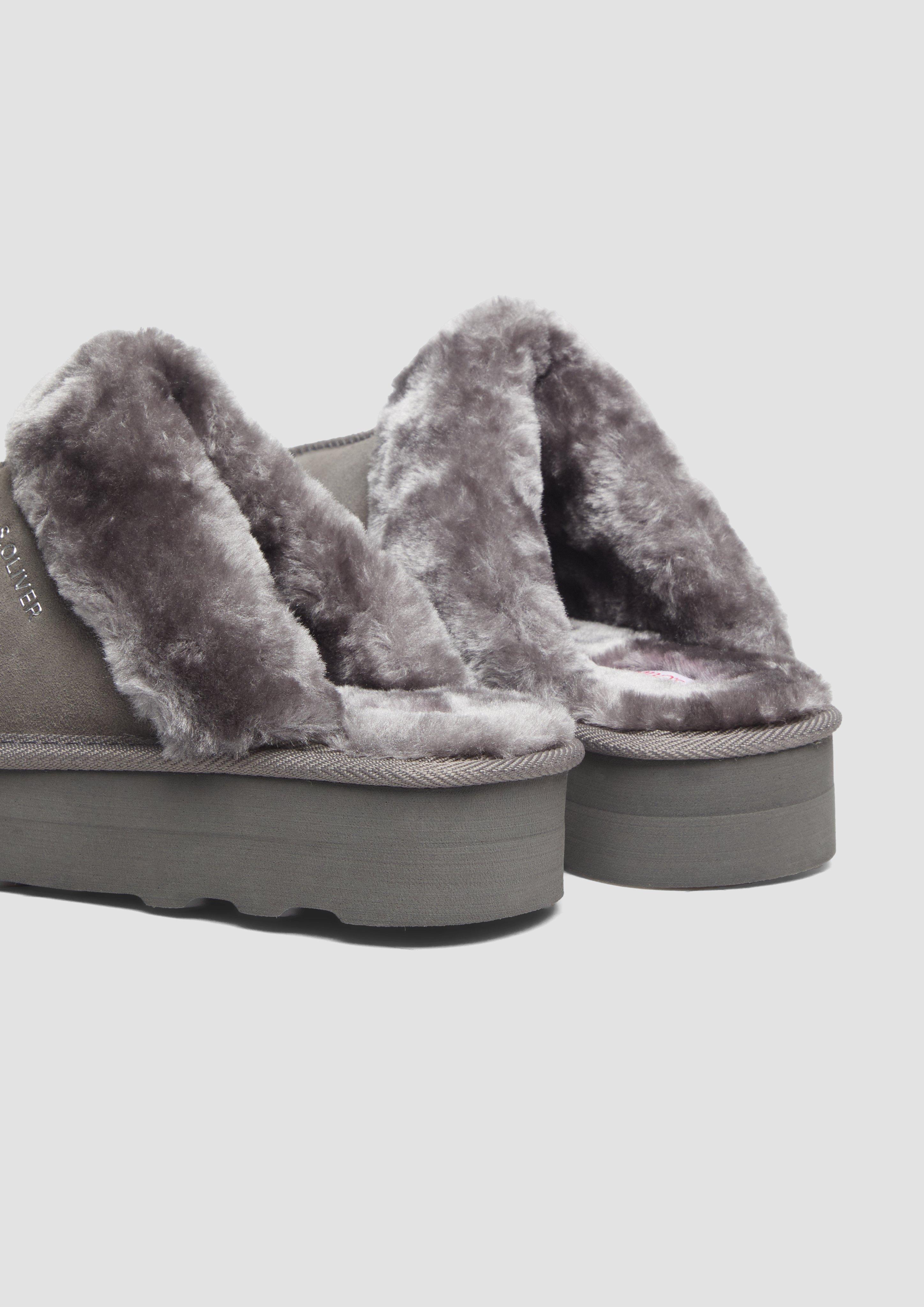 Pantoletten in 216 & 305