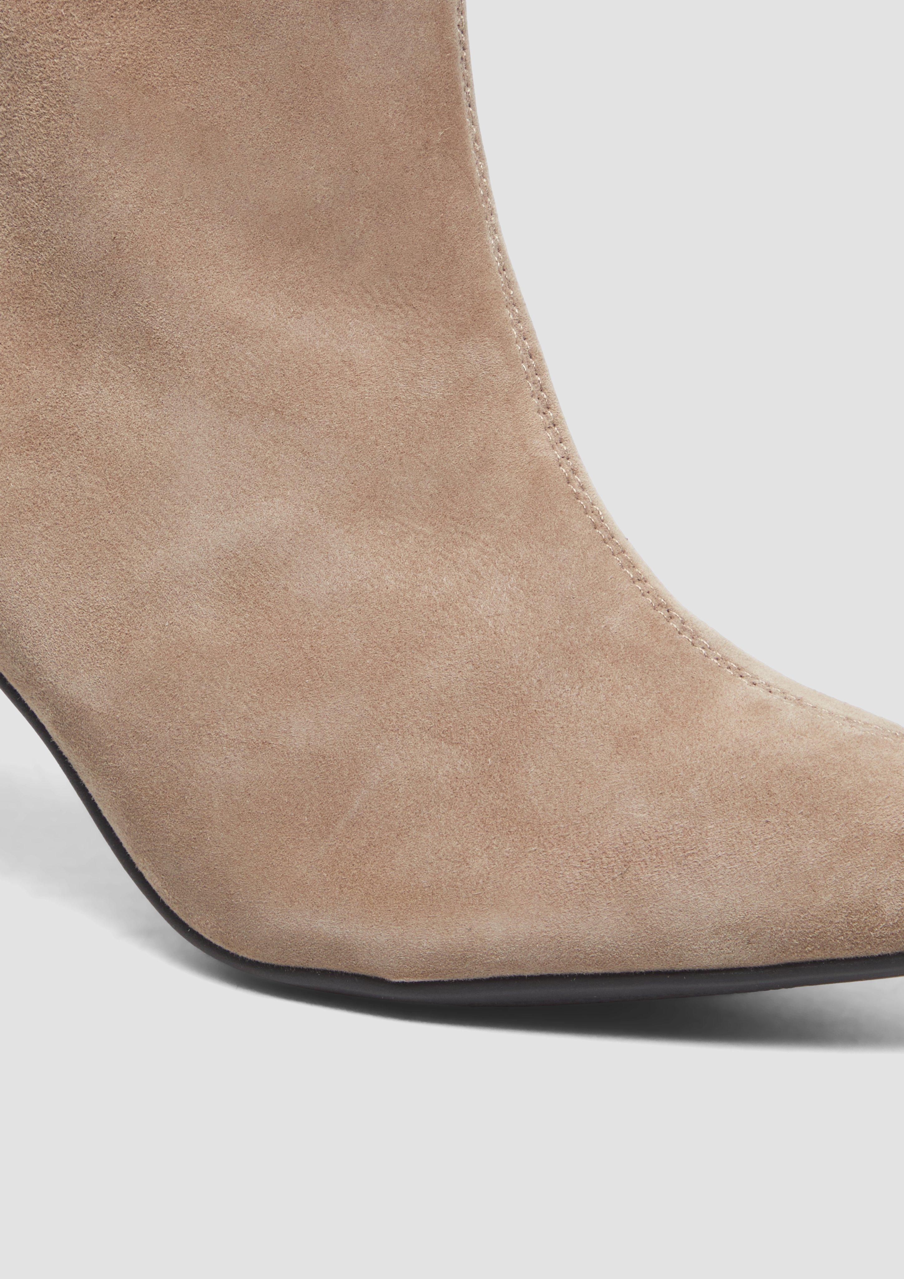 Stiefel in 341, 001 & 907