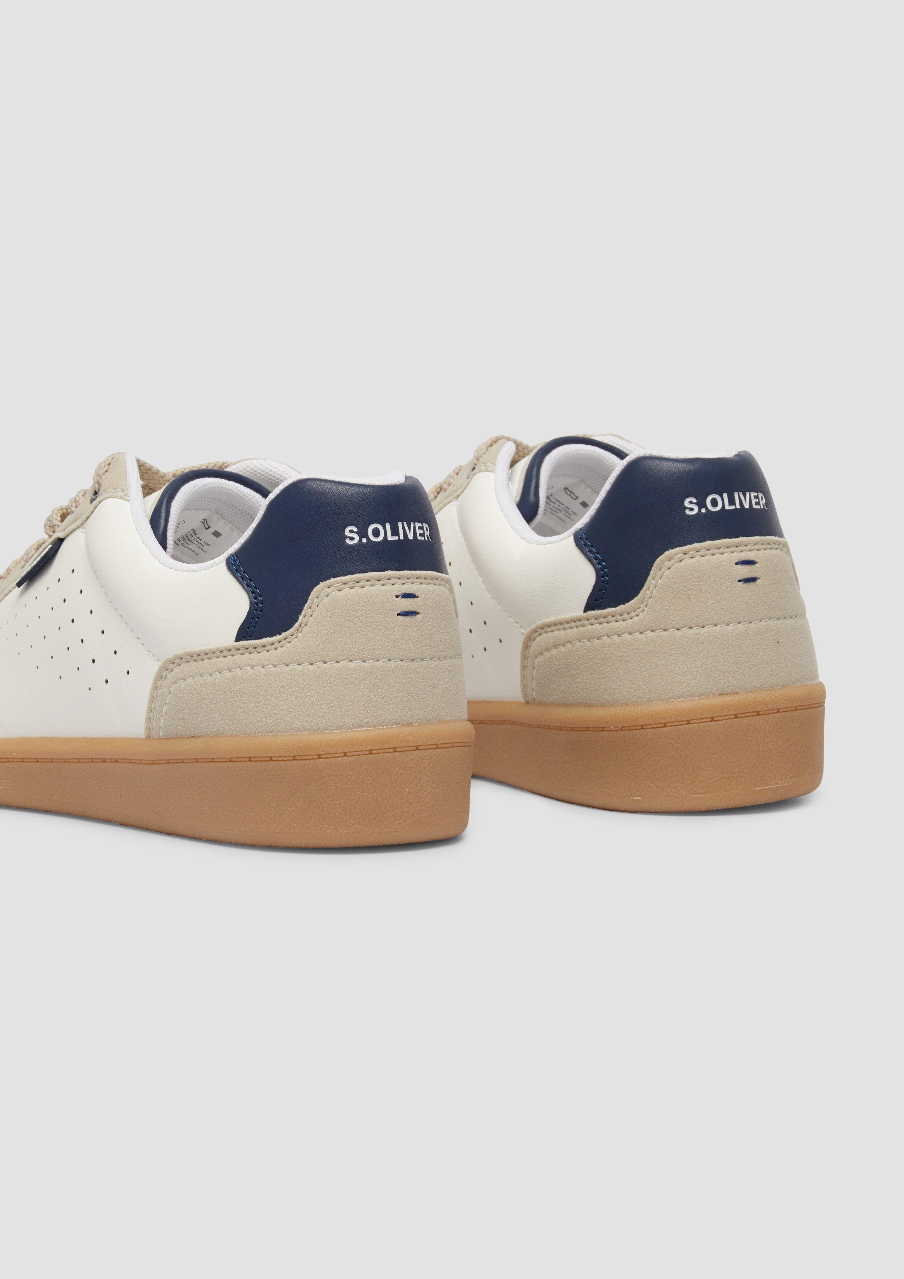 Souliers à lacets in 100, 001, 880 & 410