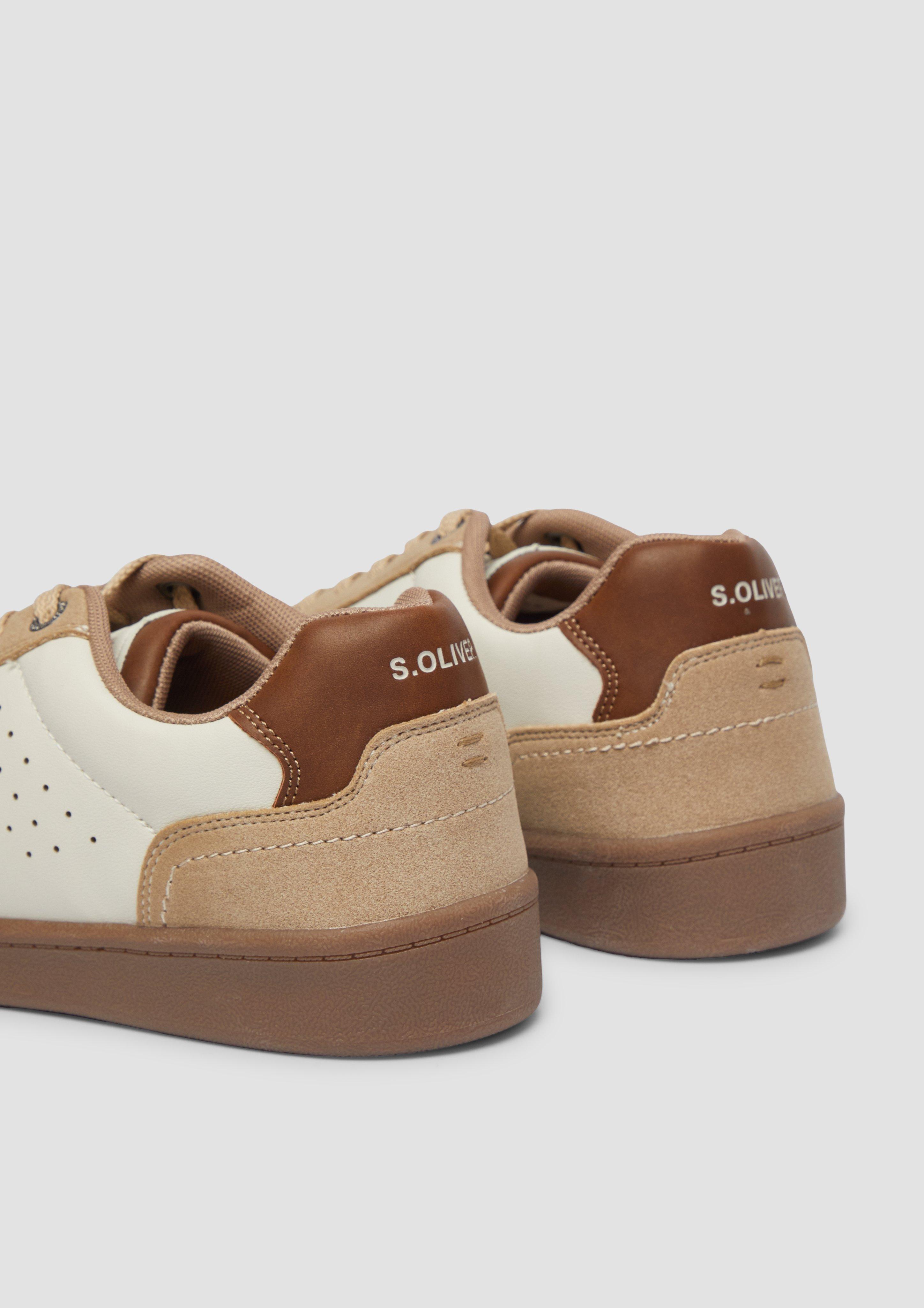 Souliers à lacets in 410, 001 & 880