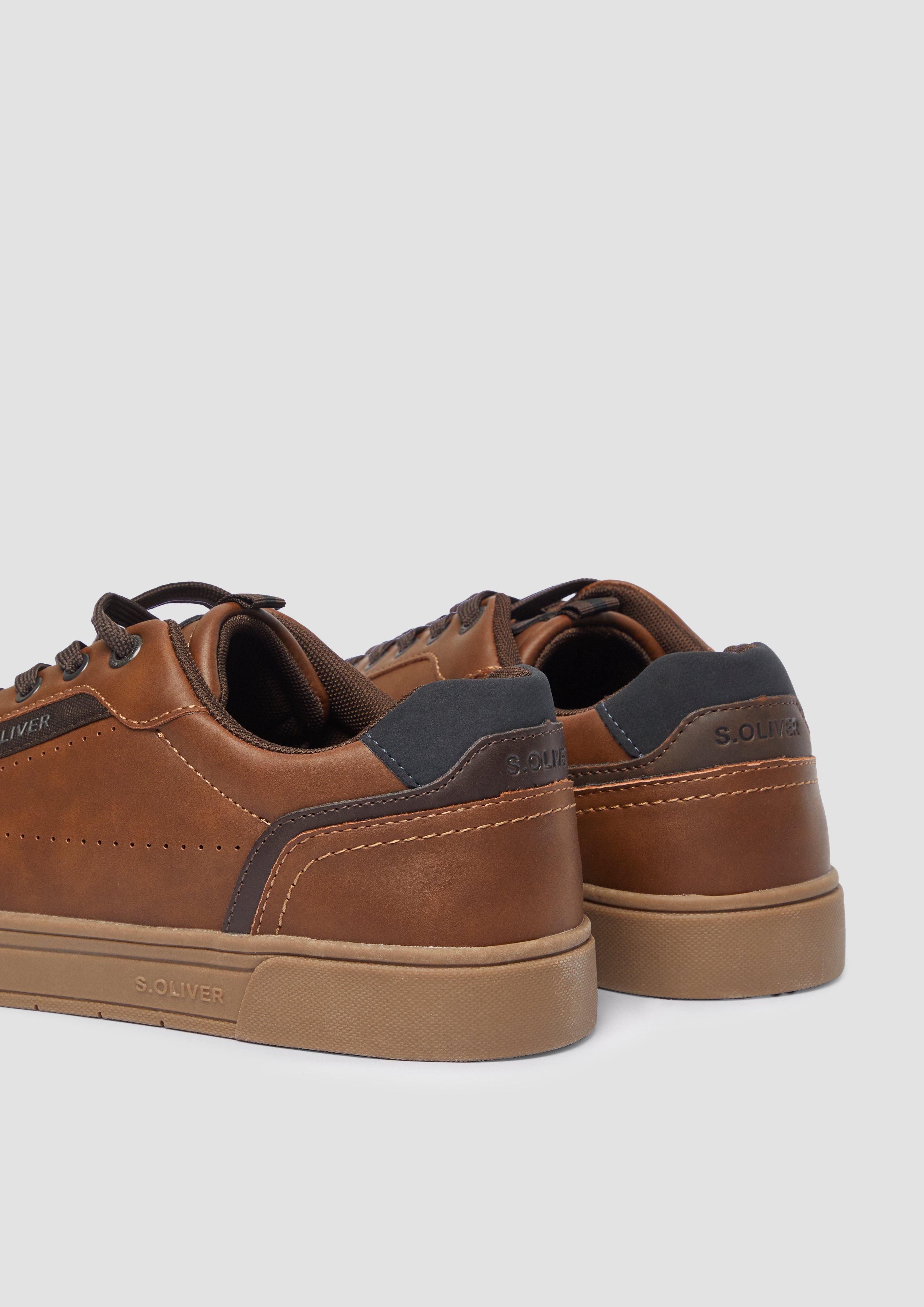 Souliers à lacets in 3A5, 305, 001, 100, 880 & 0A1