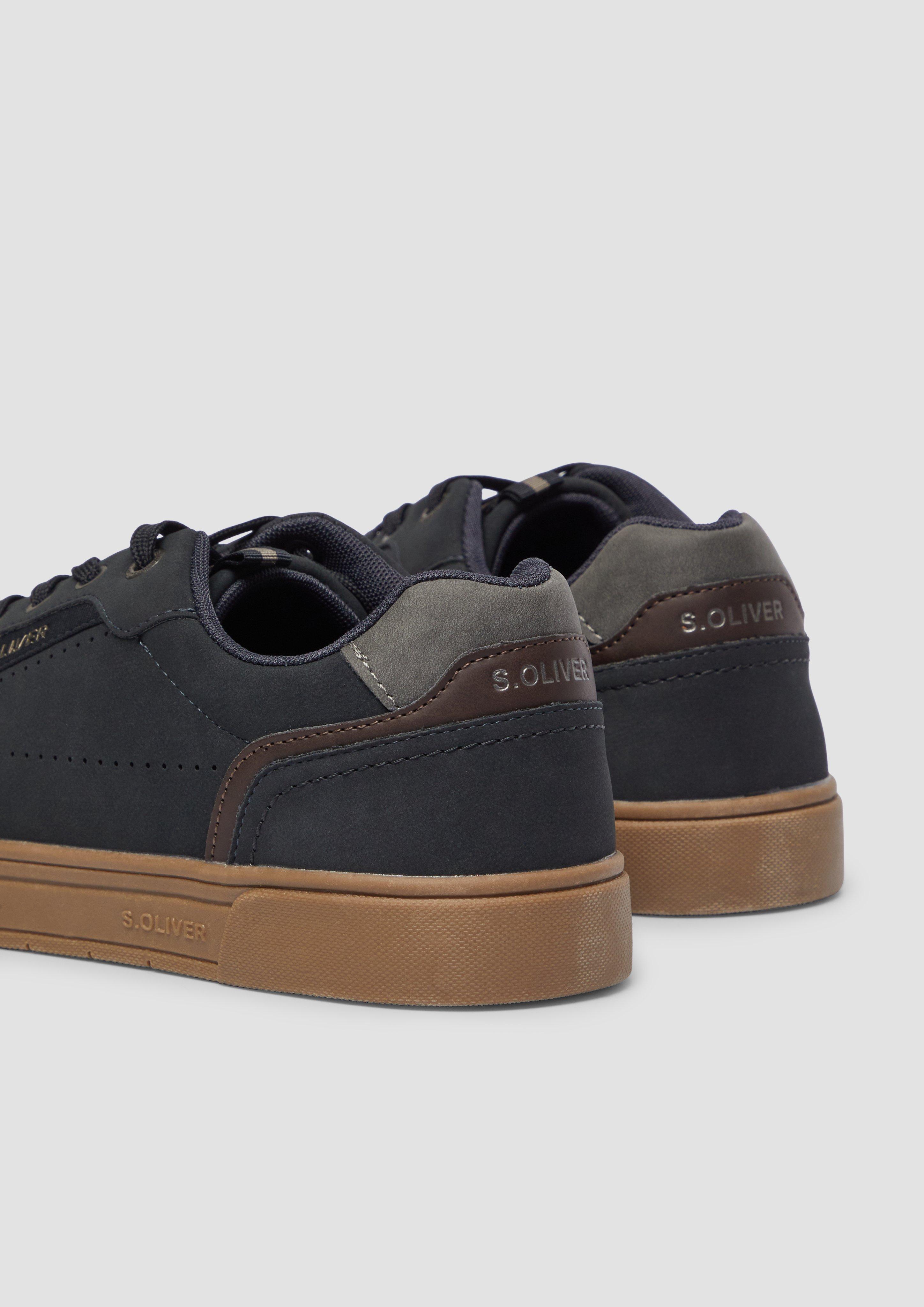 Souliers à lacets in 880, 305, 001, 100, 3A5 & 0A1