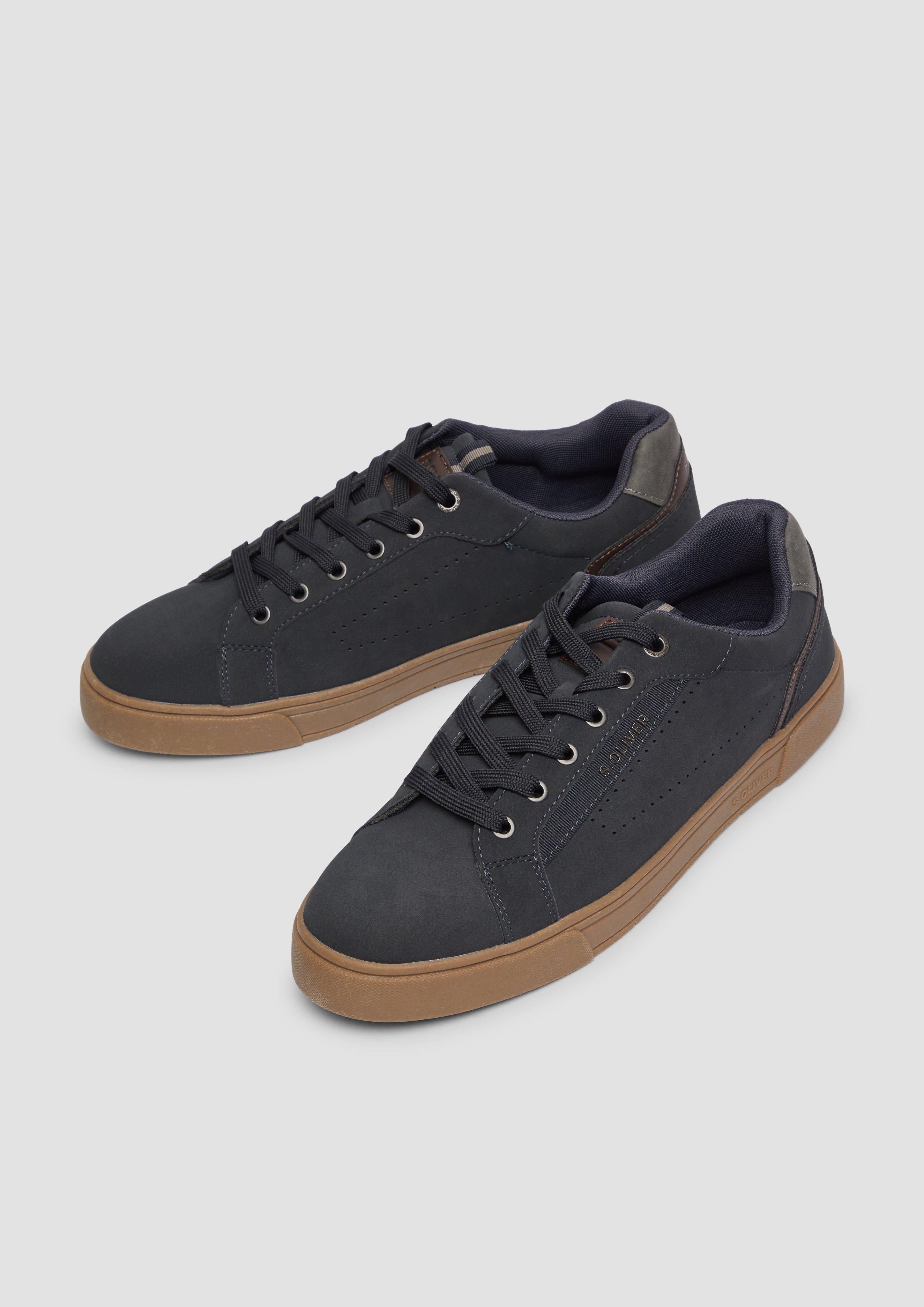 Souliers à lacets in 880, 305, 001, 100, 3A5 & 0A1