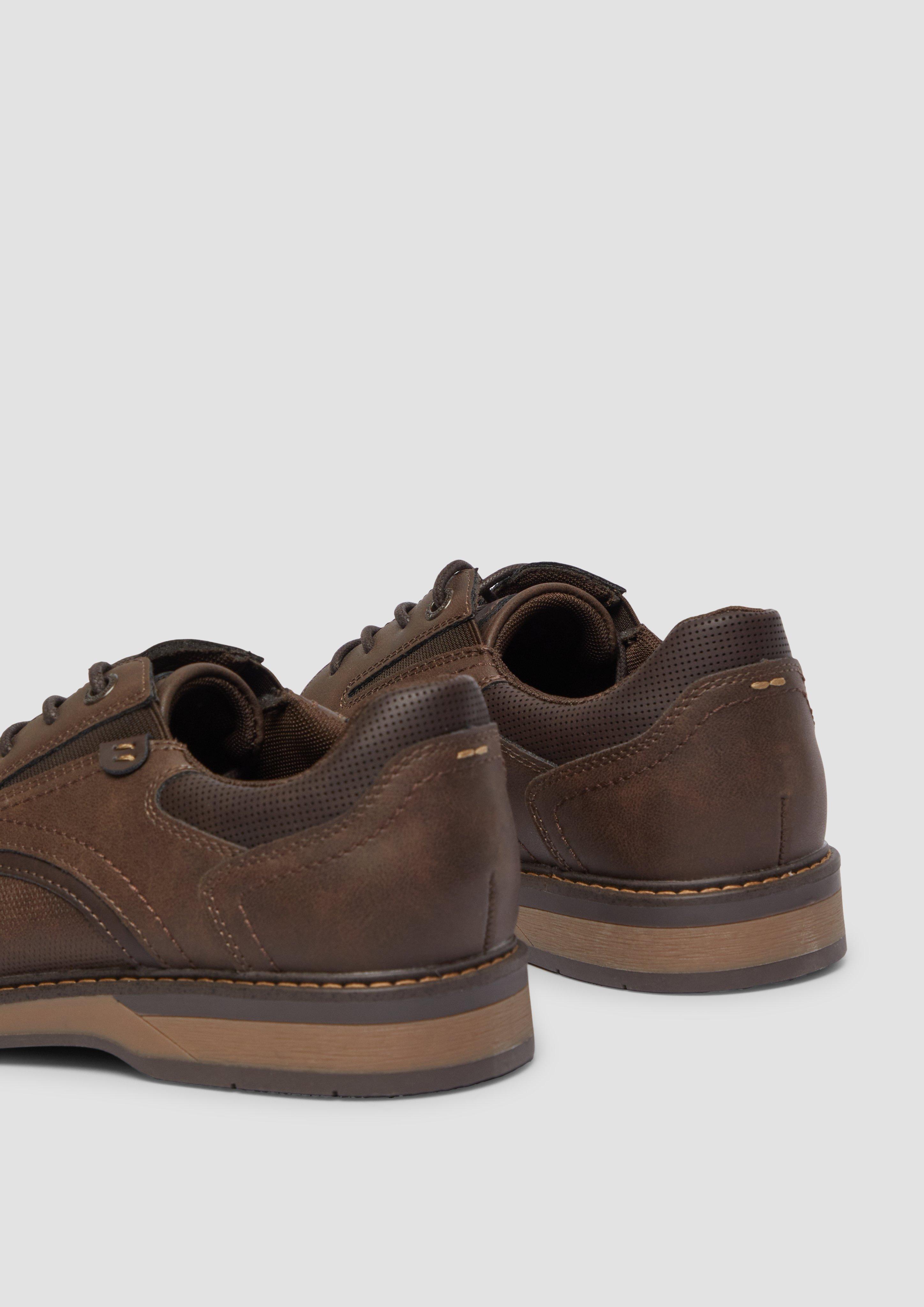 Čevlji z vezalkami in 302, 805, 305 & 880