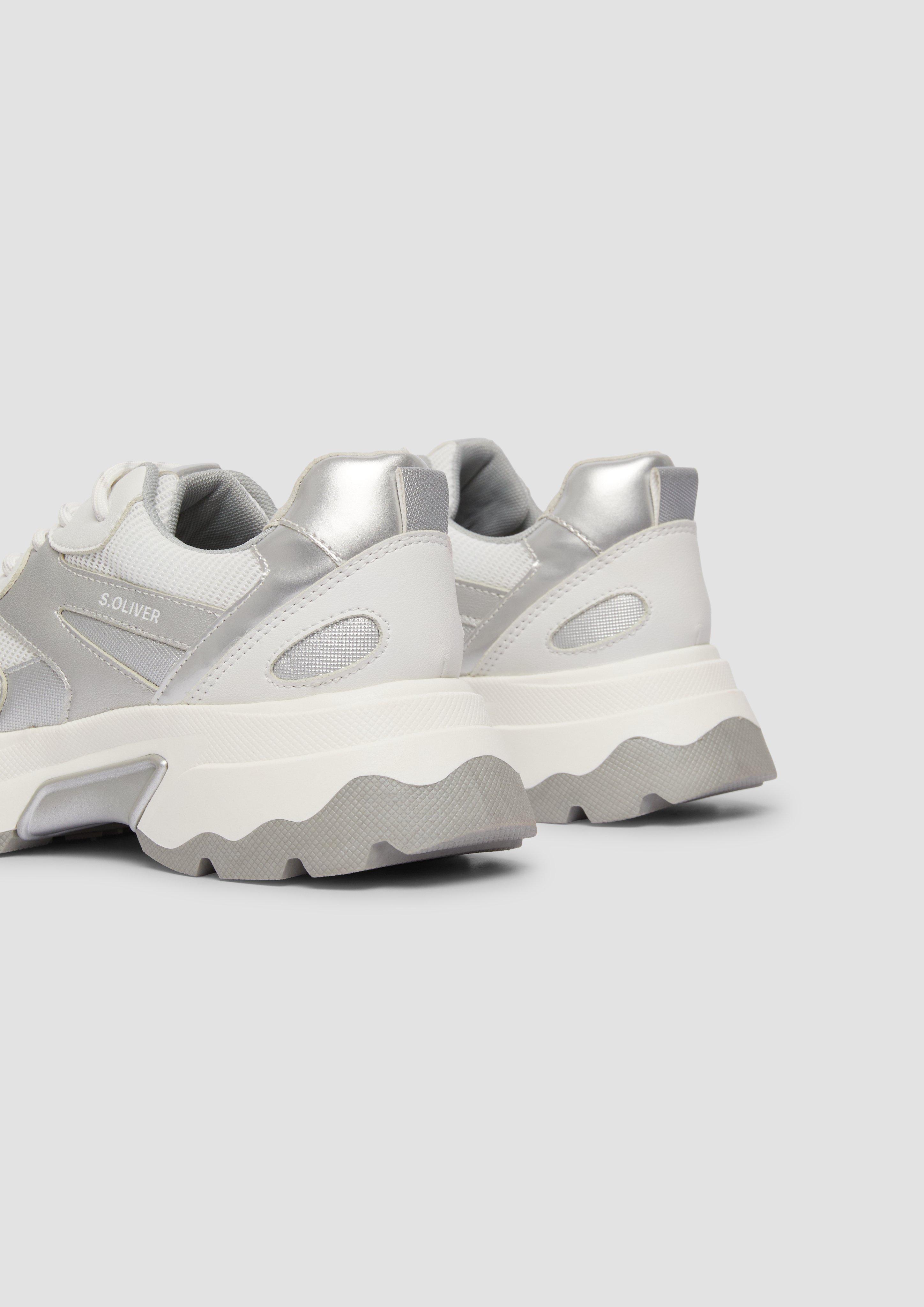 Čevlji z vezalkami in 193, 410 & 098