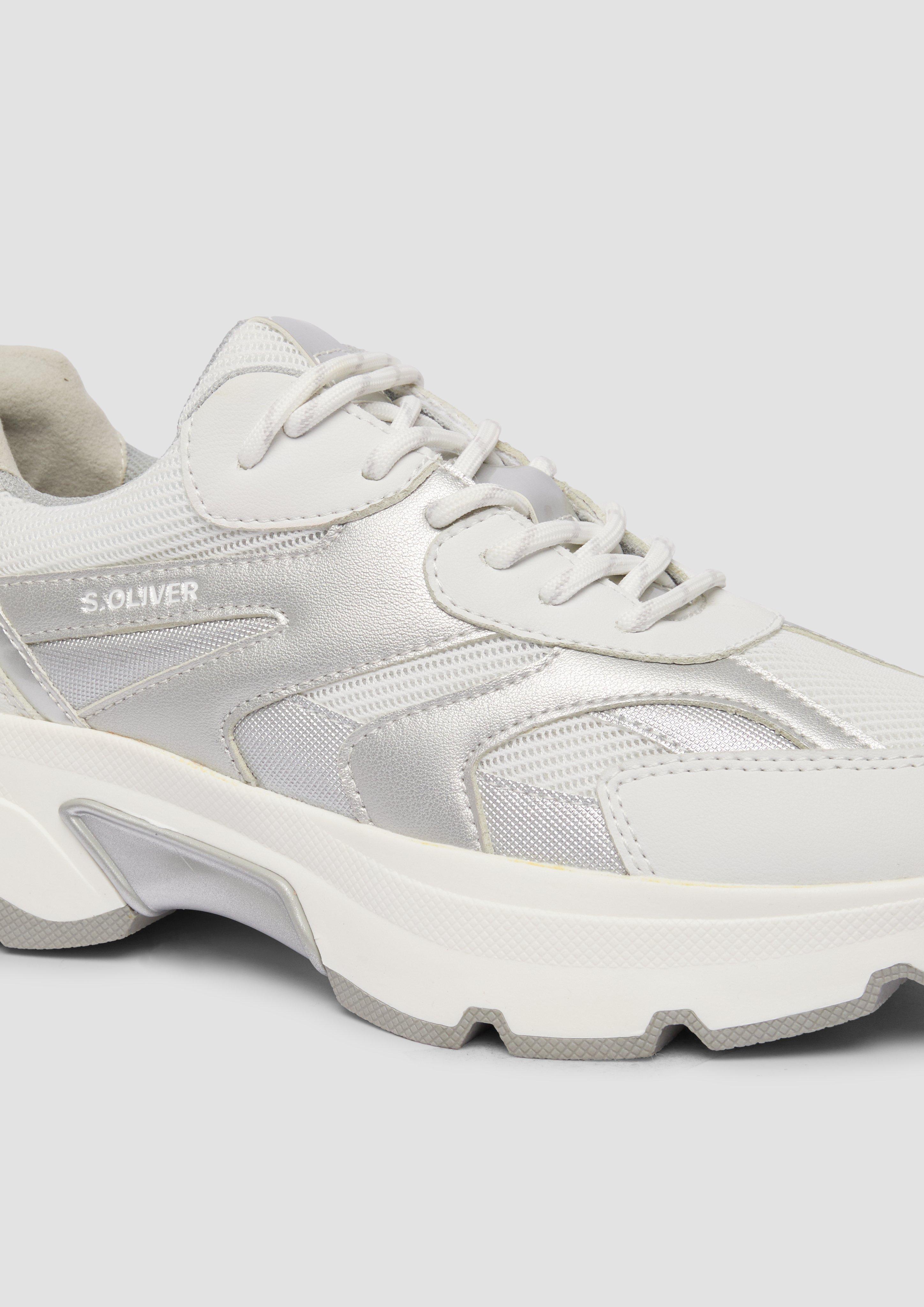 Čevlji z vezalkami in 193, 410 & 098