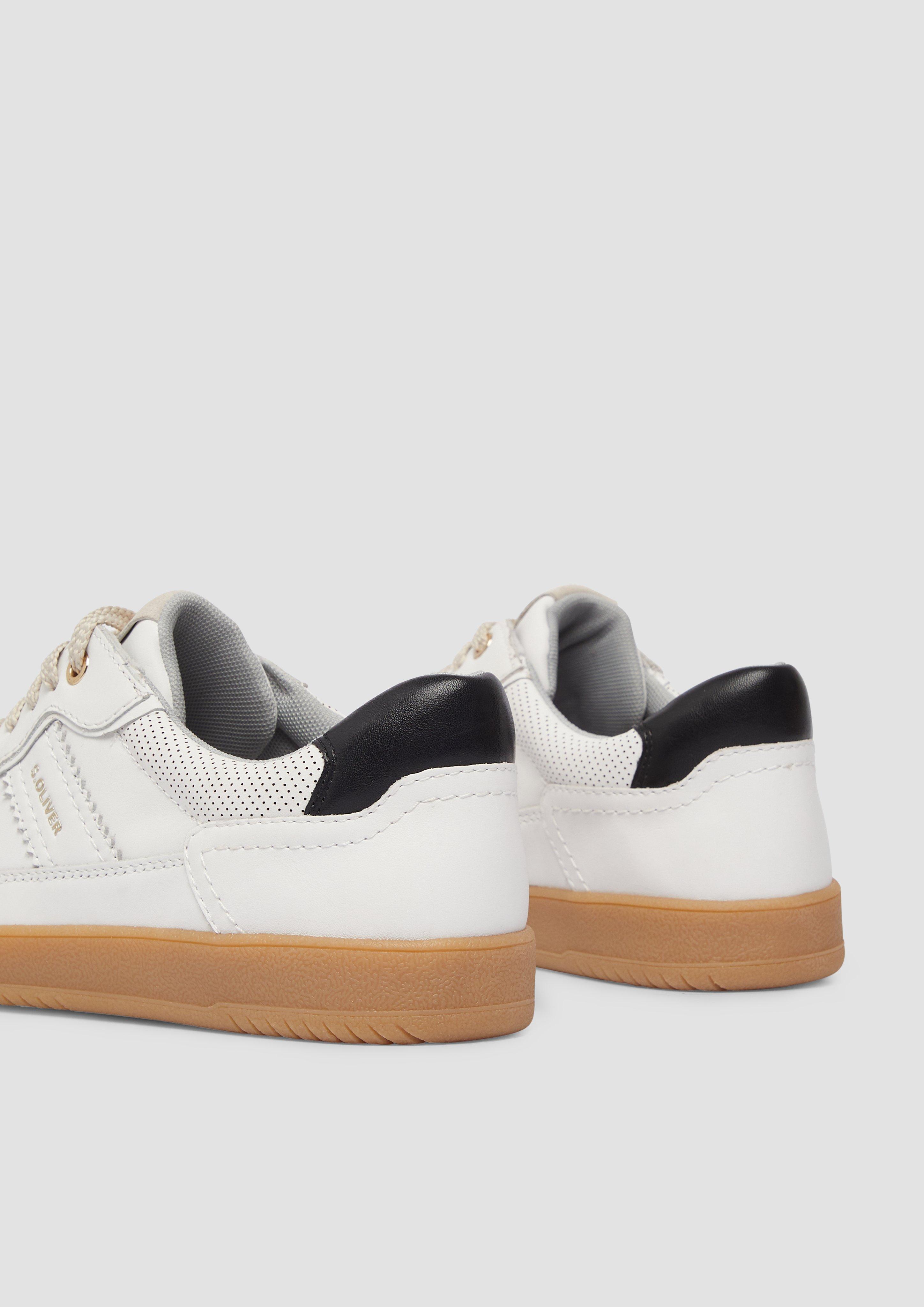 Čevlji z vezalkami in 110, 592, 711, 305 & 549