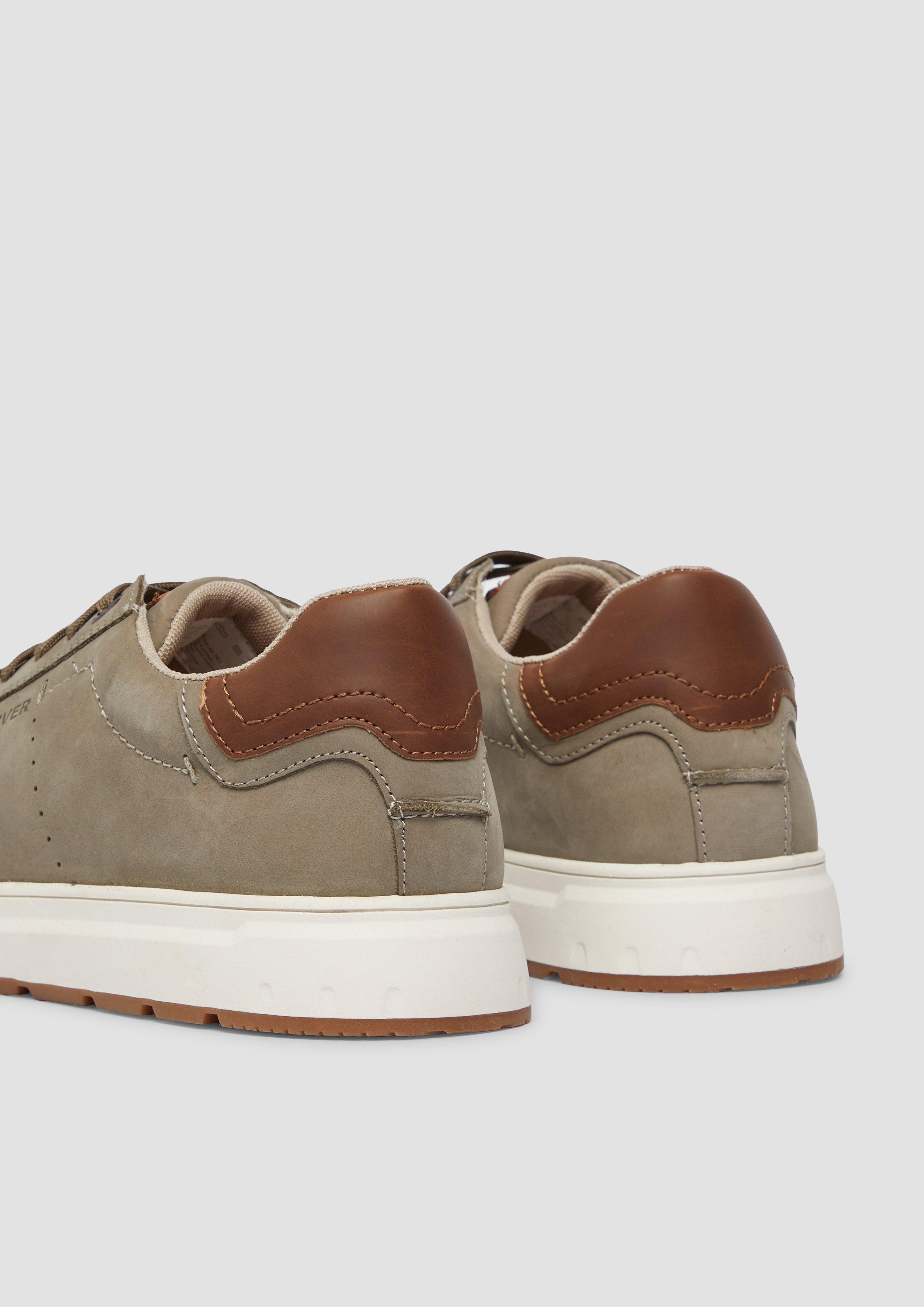 Souliers à lacets in 701, 341, 305 & 001