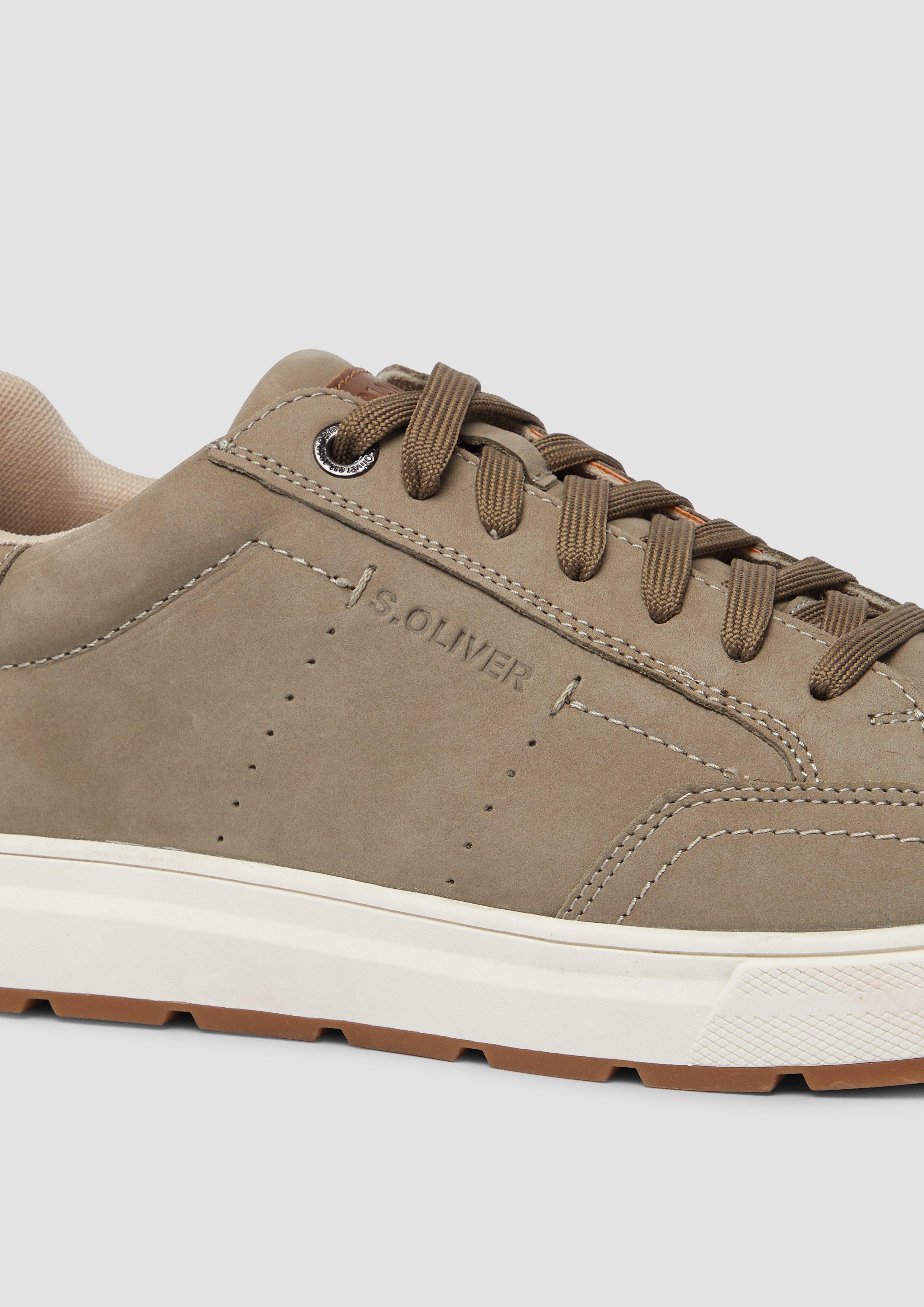 Souliers à lacets in 701, 341, 305 & 001