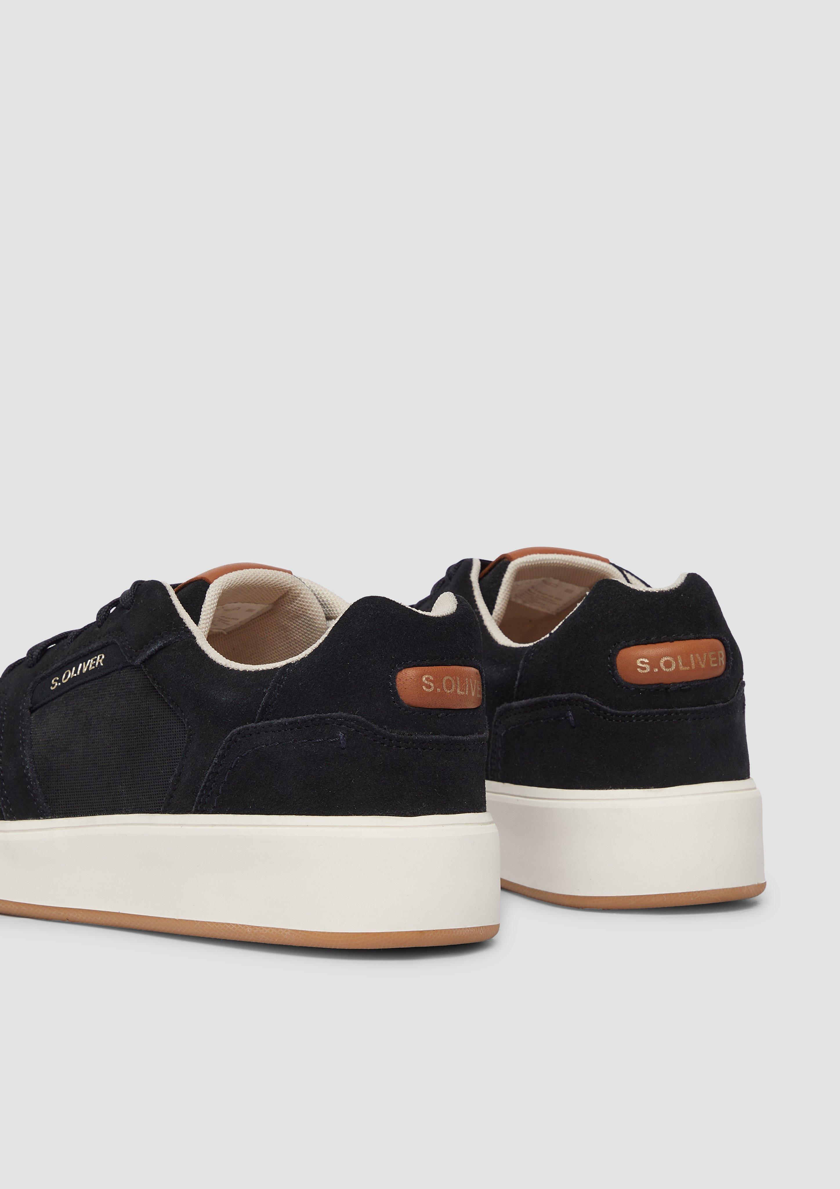 Čevlji z vezalkami in 805, 341 & 701