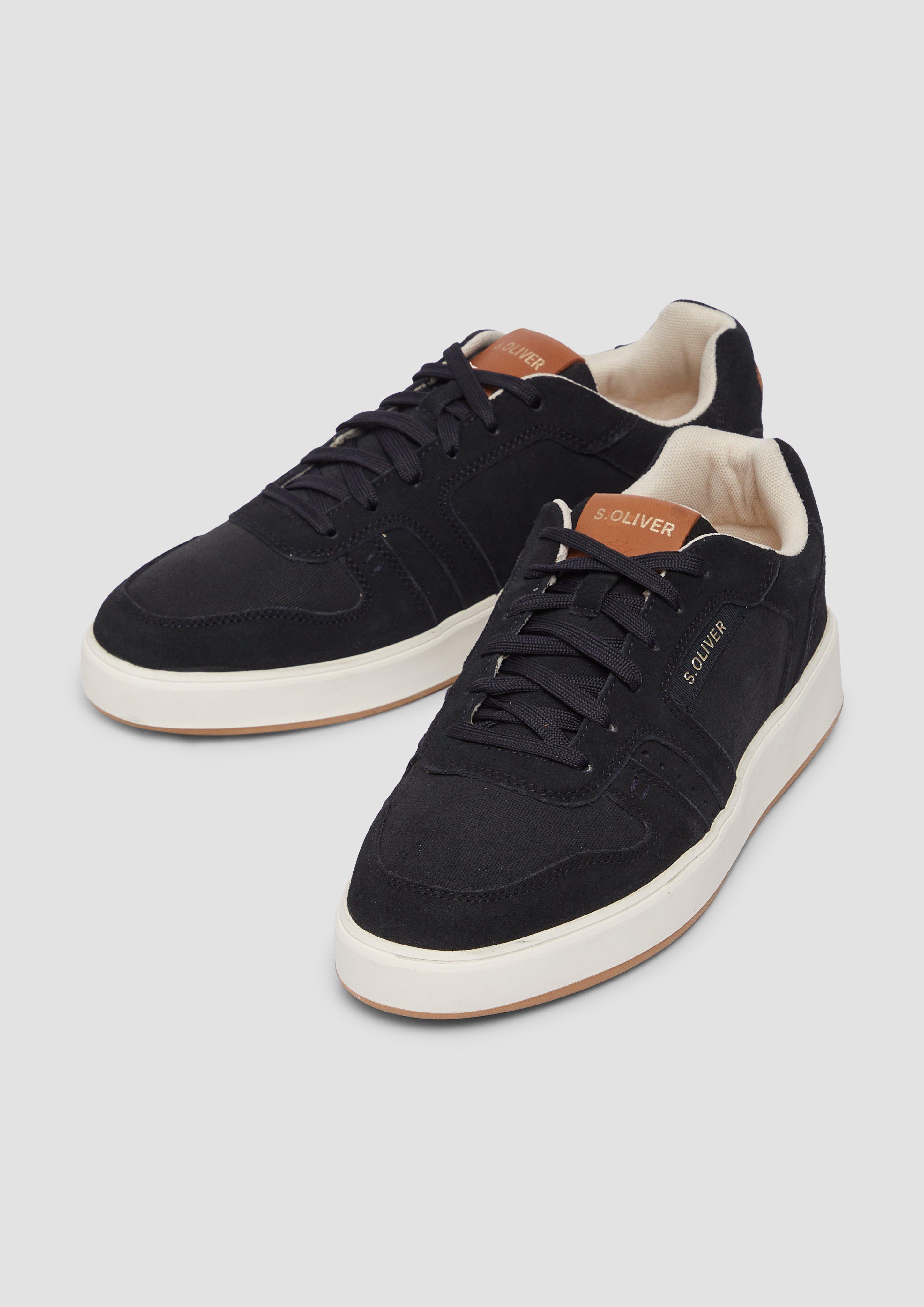 Čevlji z vezalkami in 805, 341 & 701