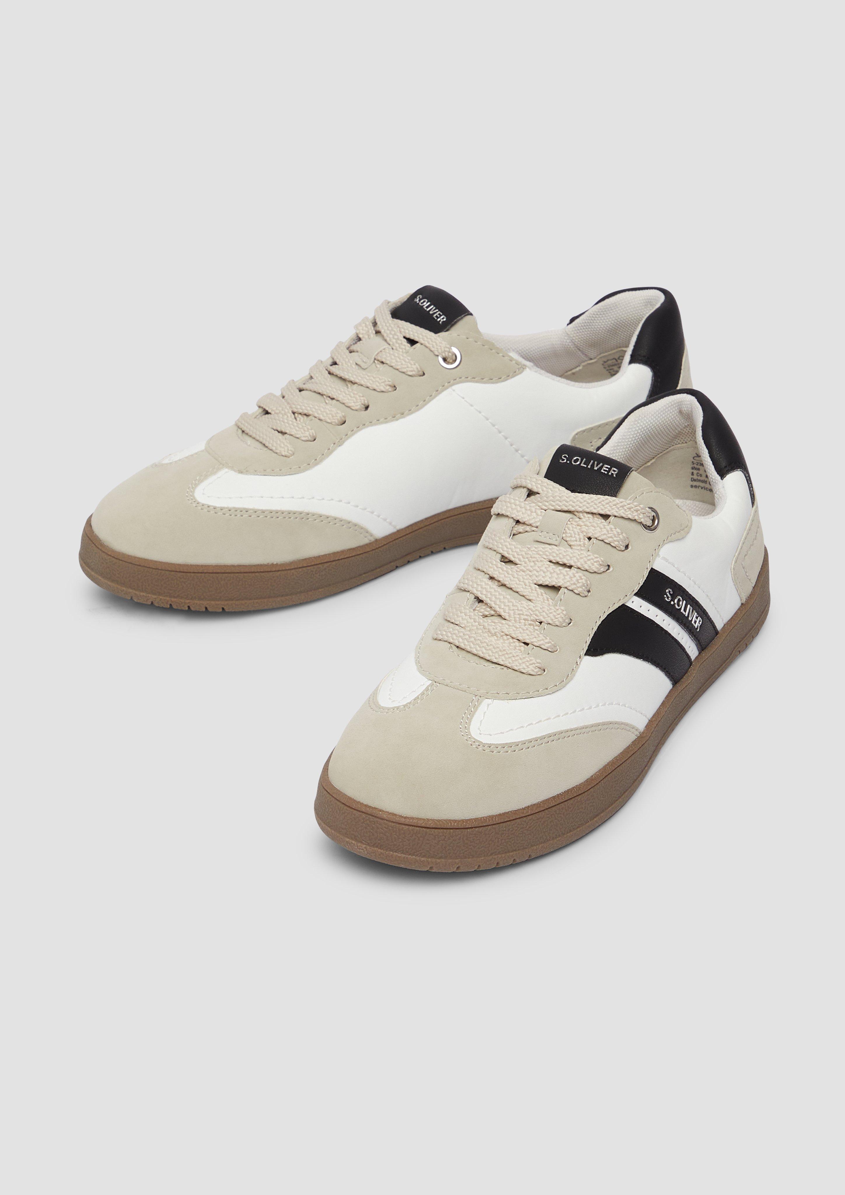 Cipele na vezanje in 110, 830, 126, 256, 943, 183, 468, 410 & 907