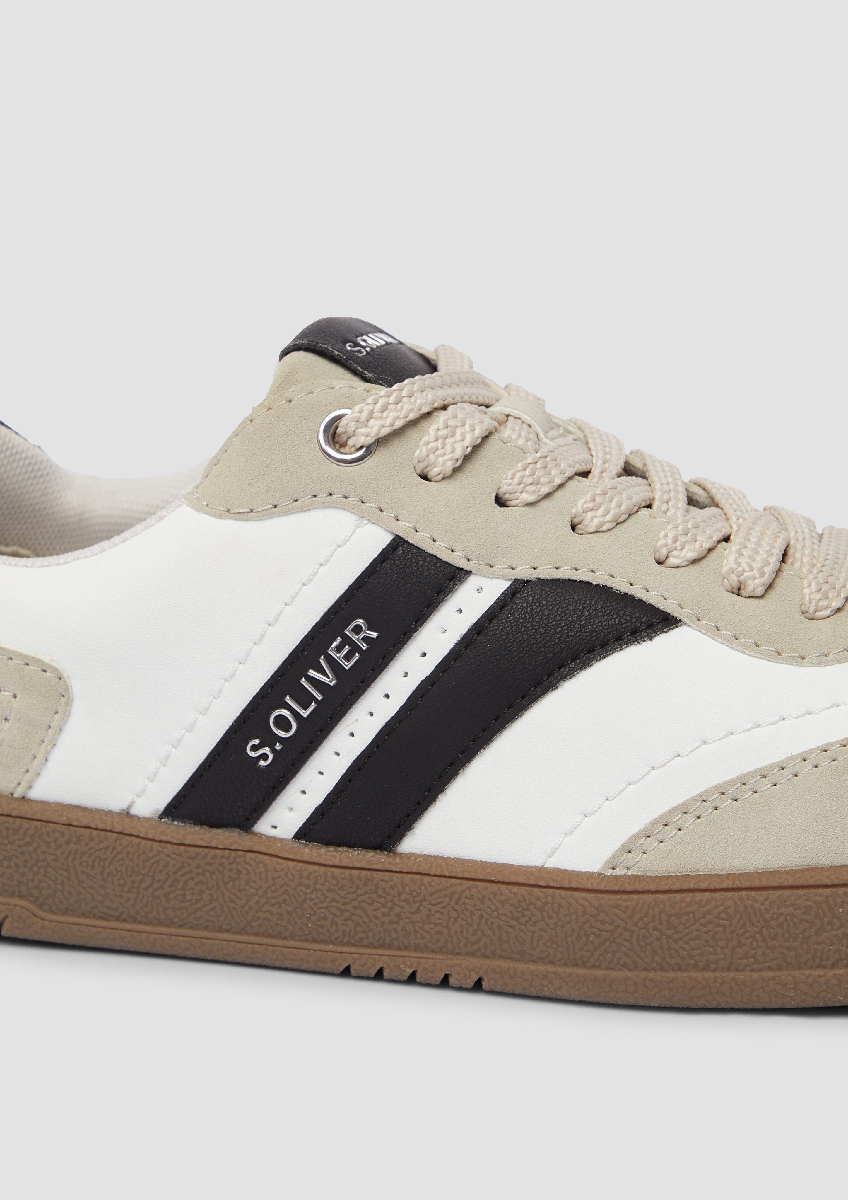 Cipele na vezanje in 110, 830, 126, 256, 943, 183, 468, 410 & 907