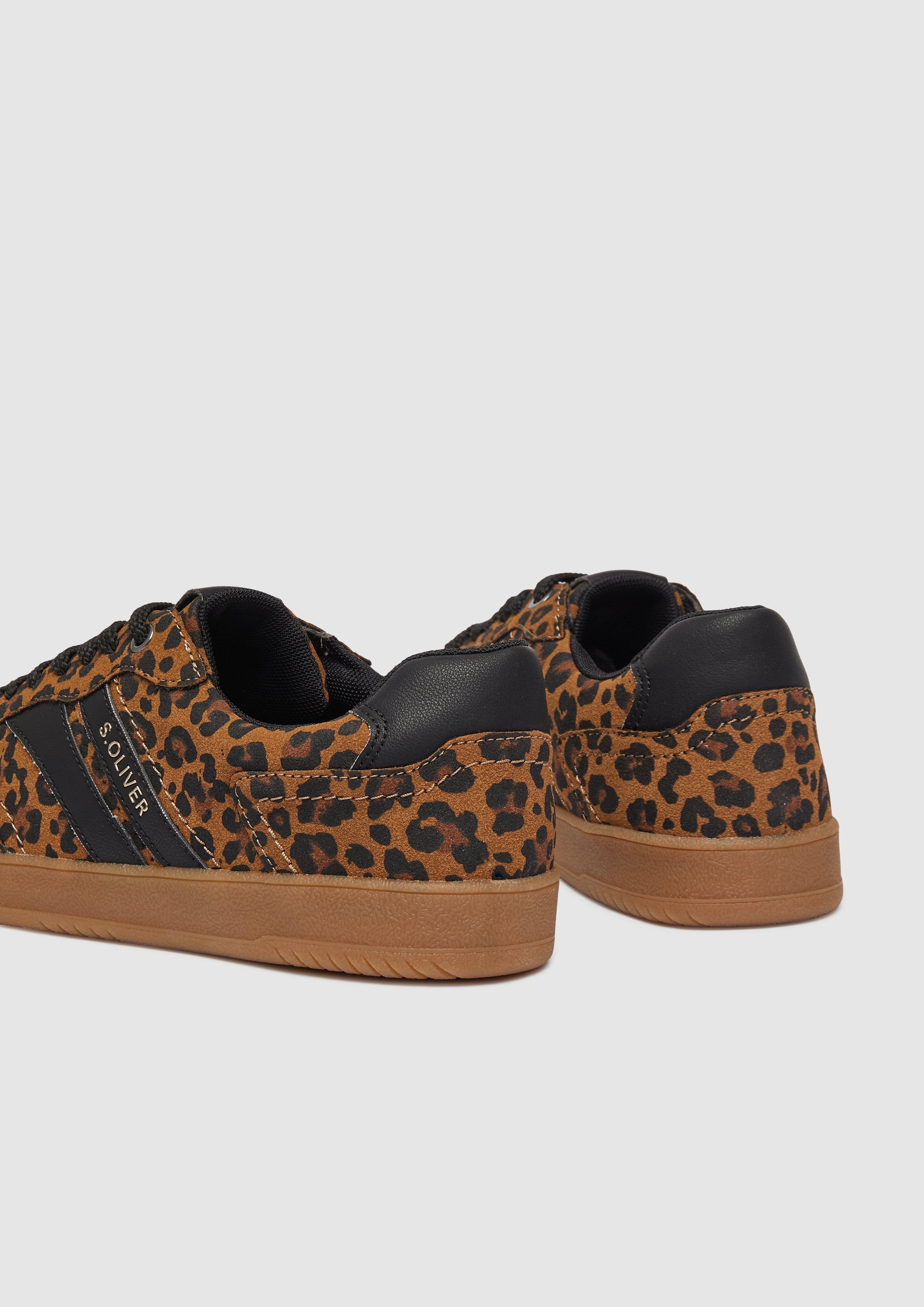 Schnürer in 907, 830, 126, 256, 943, 183, 468 & 410