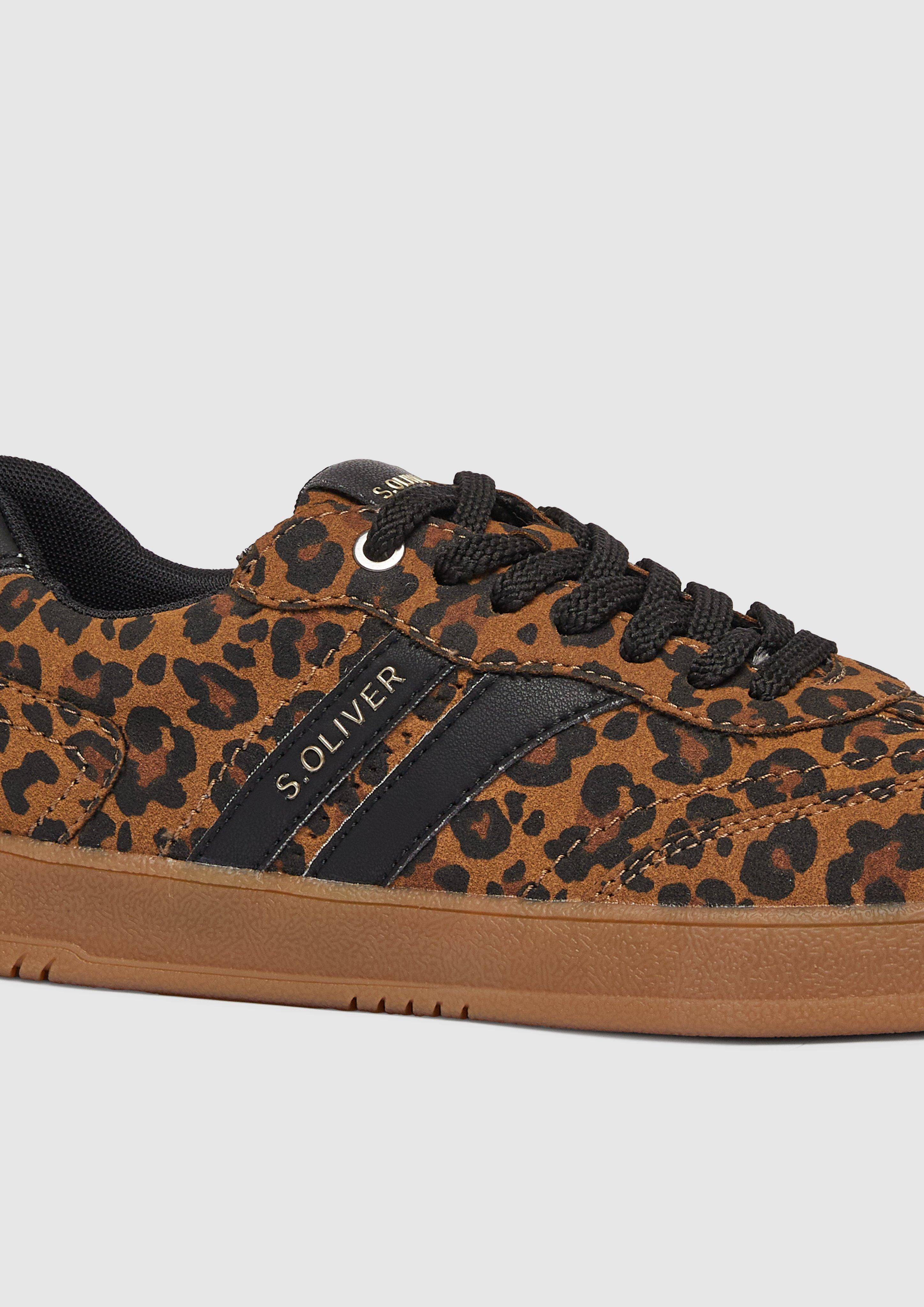 Schnürer in 907, 830, 126, 256, 943, 183, 468 & 410