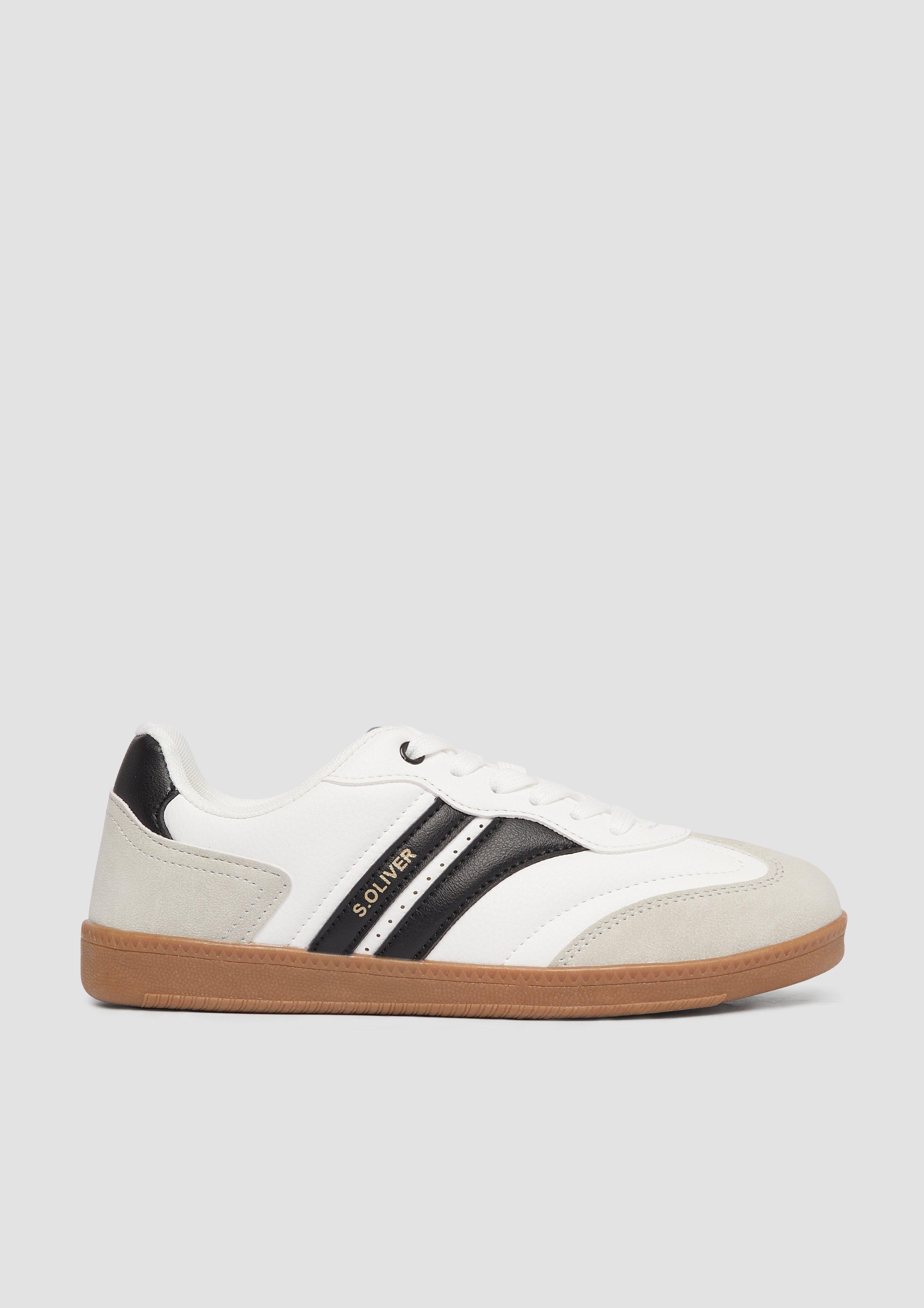 Čevlji z vezalkami in 