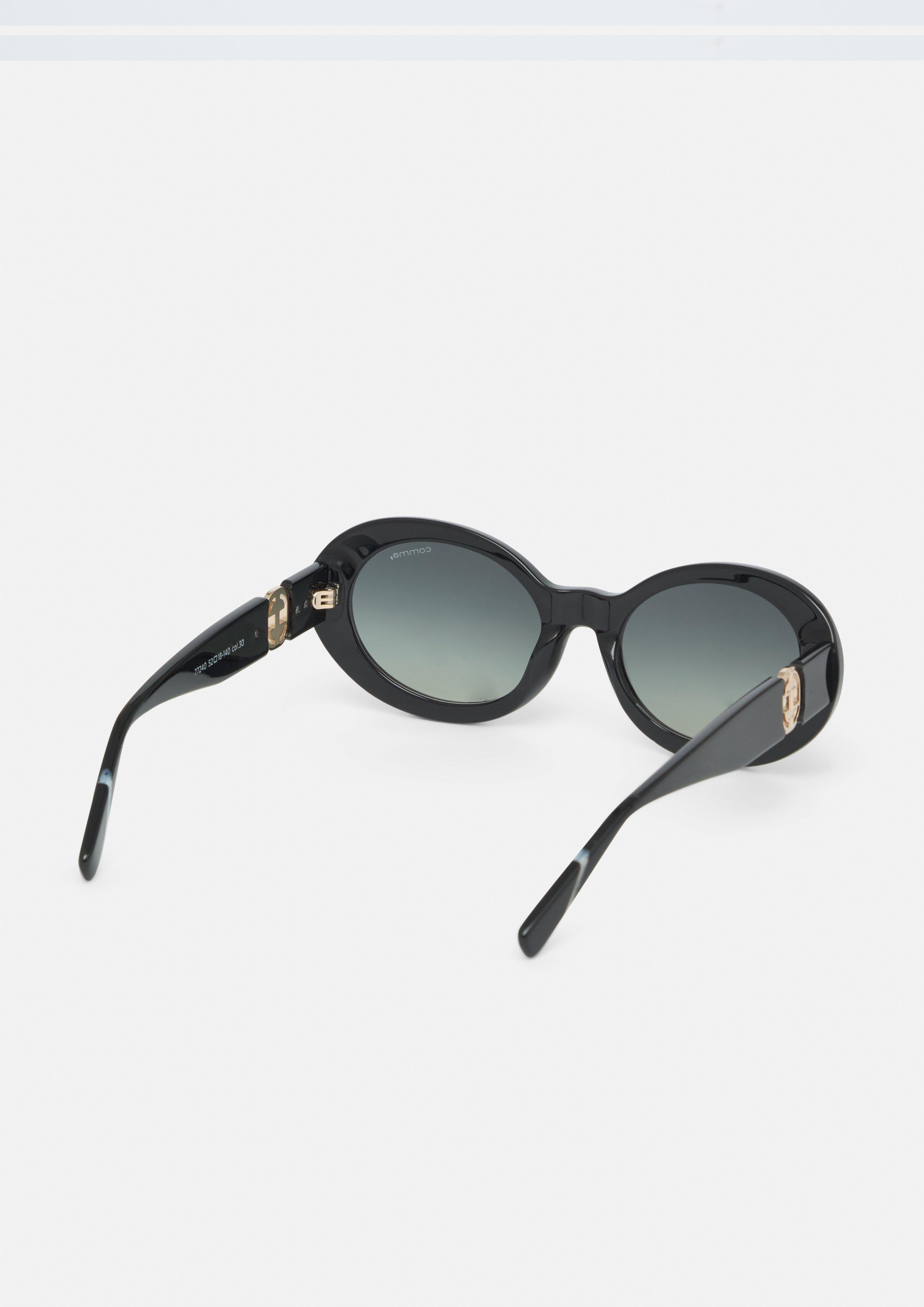 Ovale Sonnenbrille mit Schmuckdetail am Bügel in schwarz von COMMA