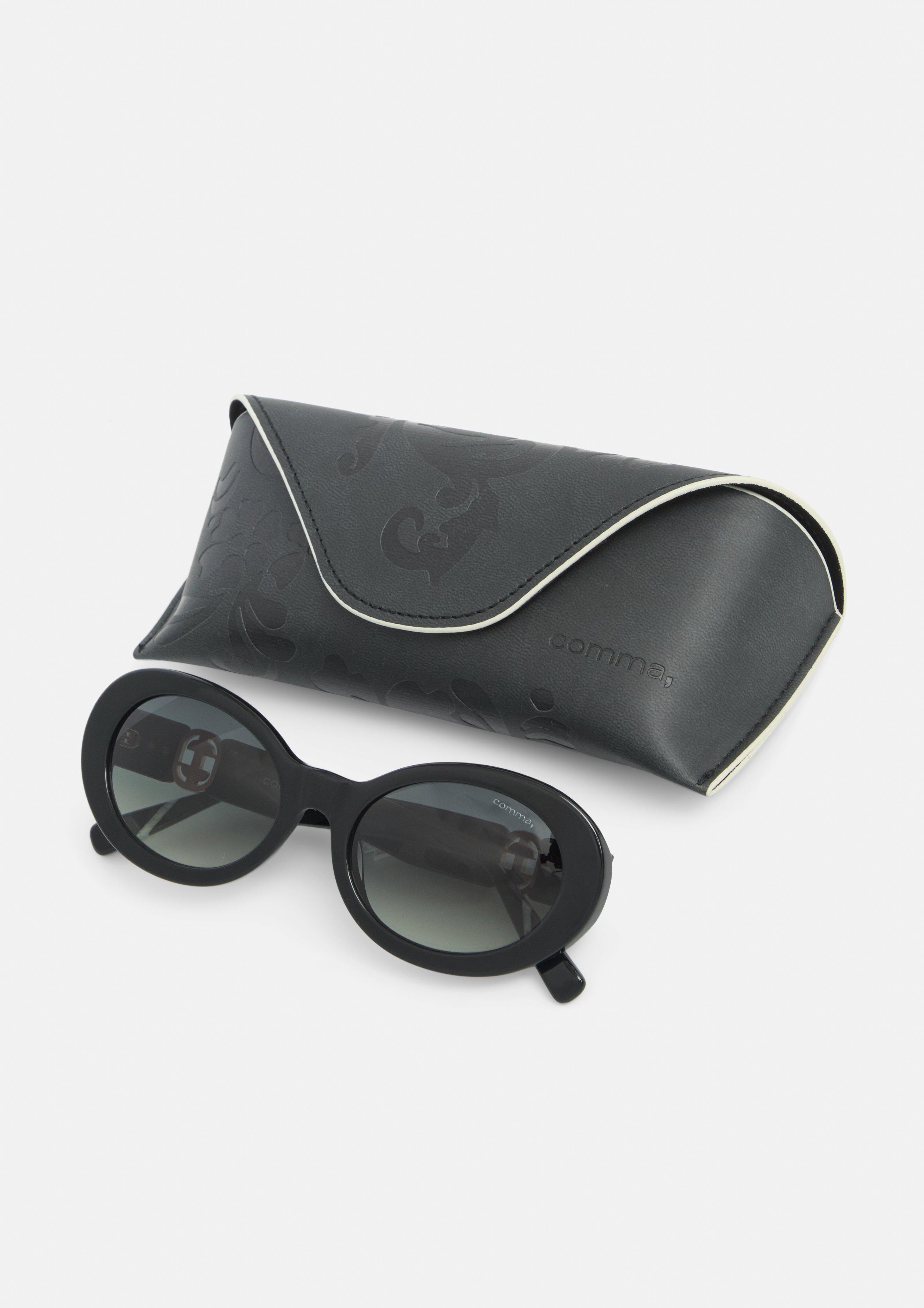 Ovale Sonnenbrille mit Schmuckdetail am Bügel in schwarz von COMMA