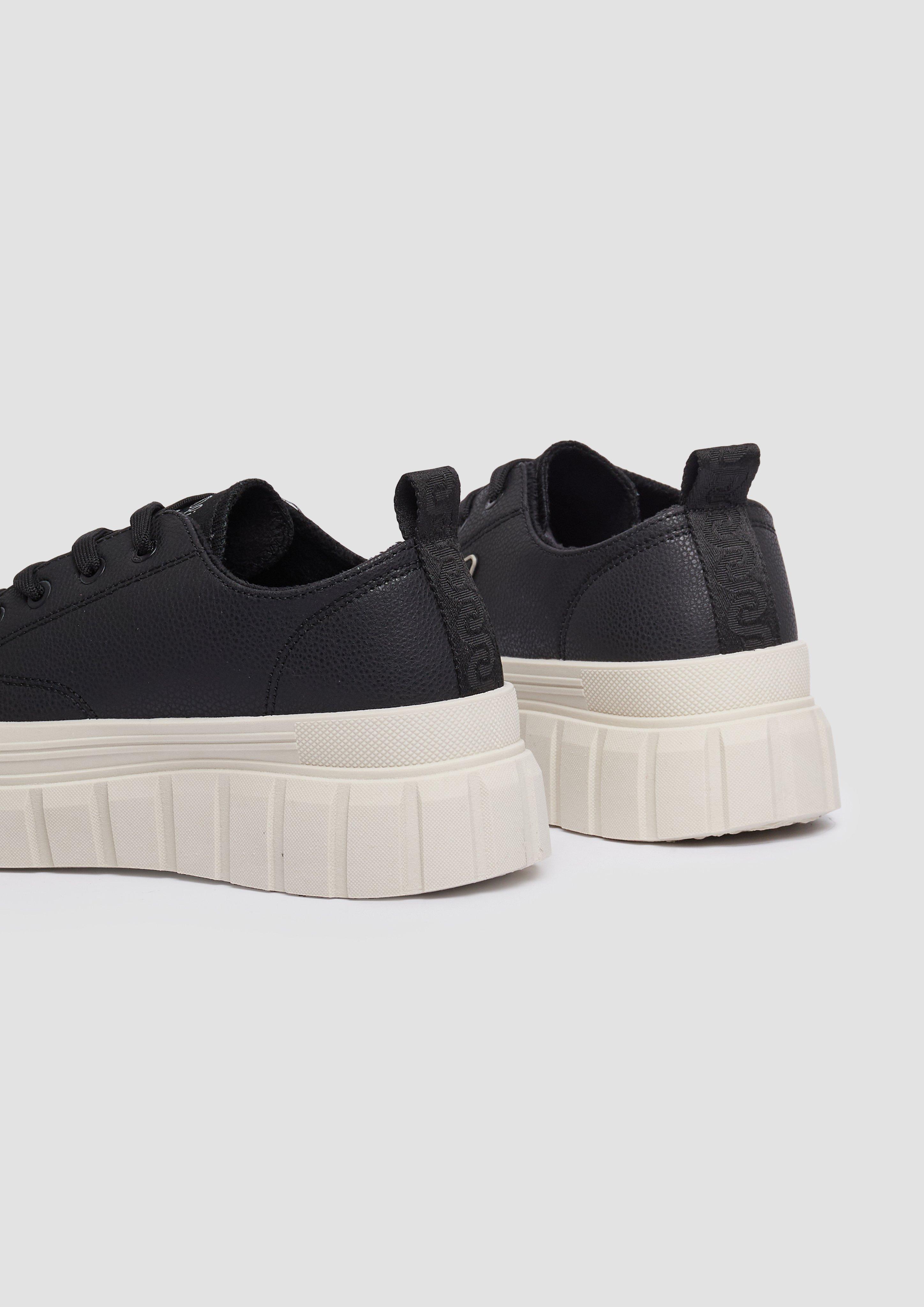 Čevlji z vezalkami in 001, 007, 100 & 345