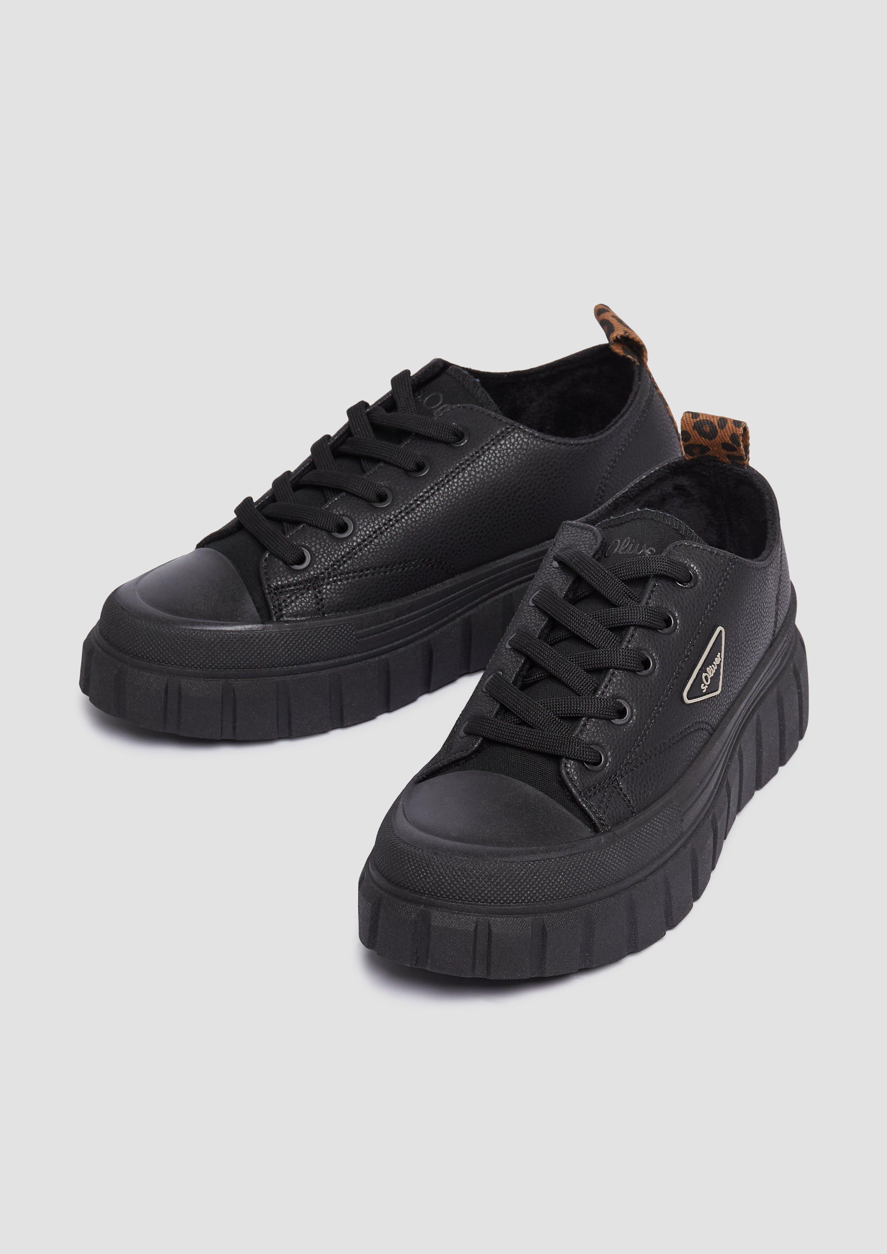 Čevlji z vezalkami in 007, 100, 001 & 345