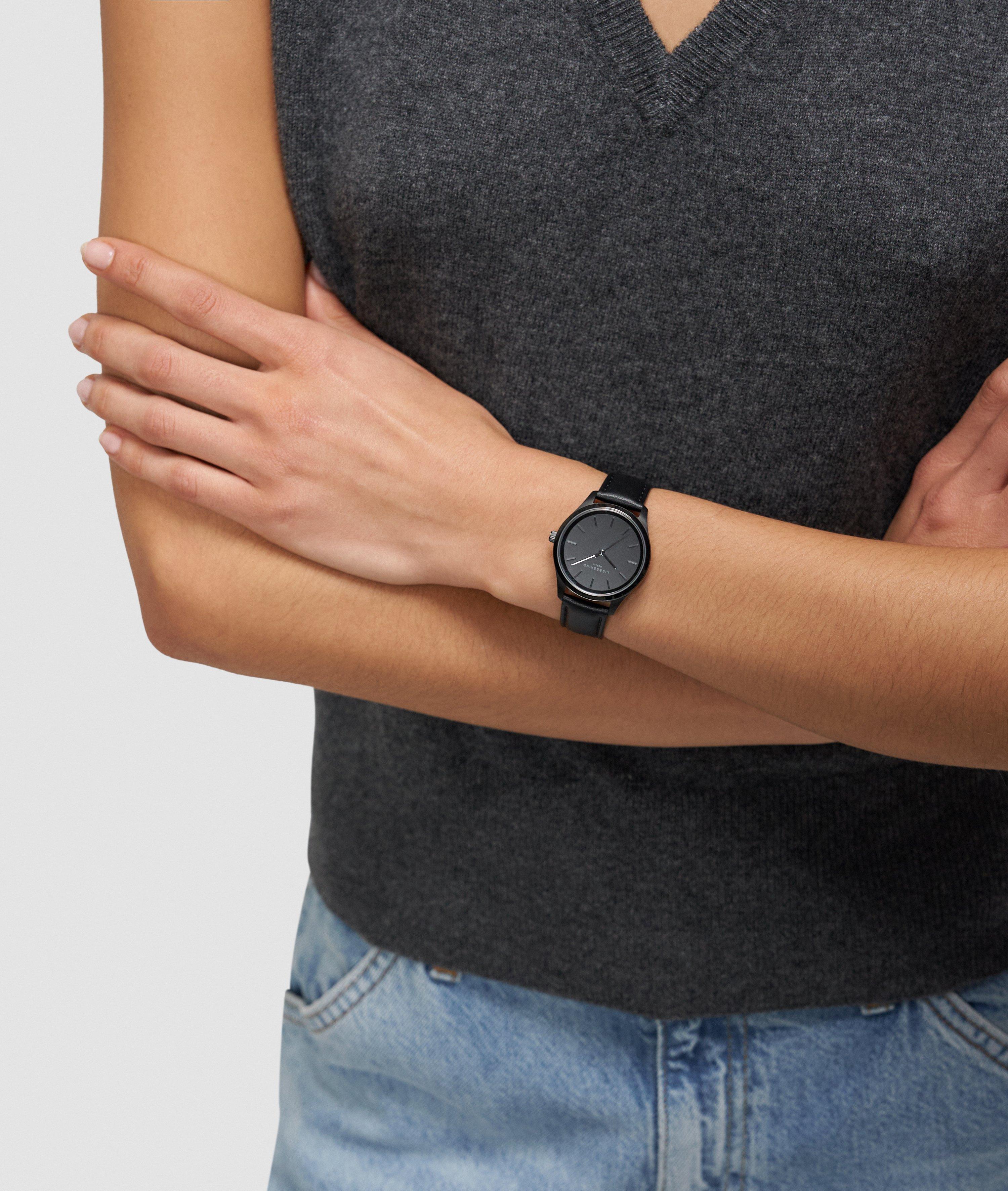 Klok in zwart, goud & goud