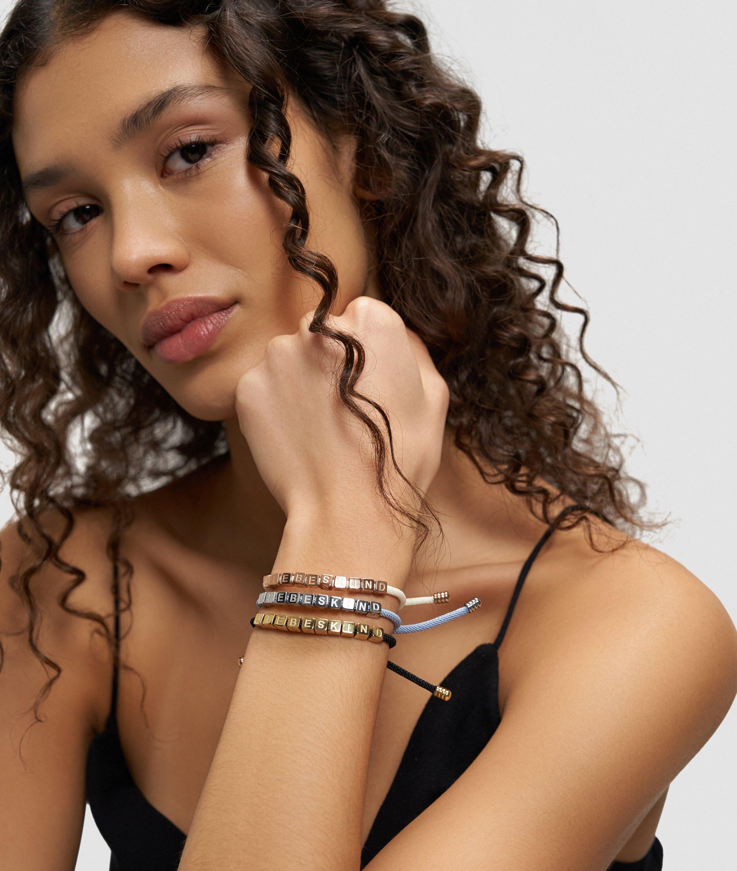 Armband in gold, blau & silber