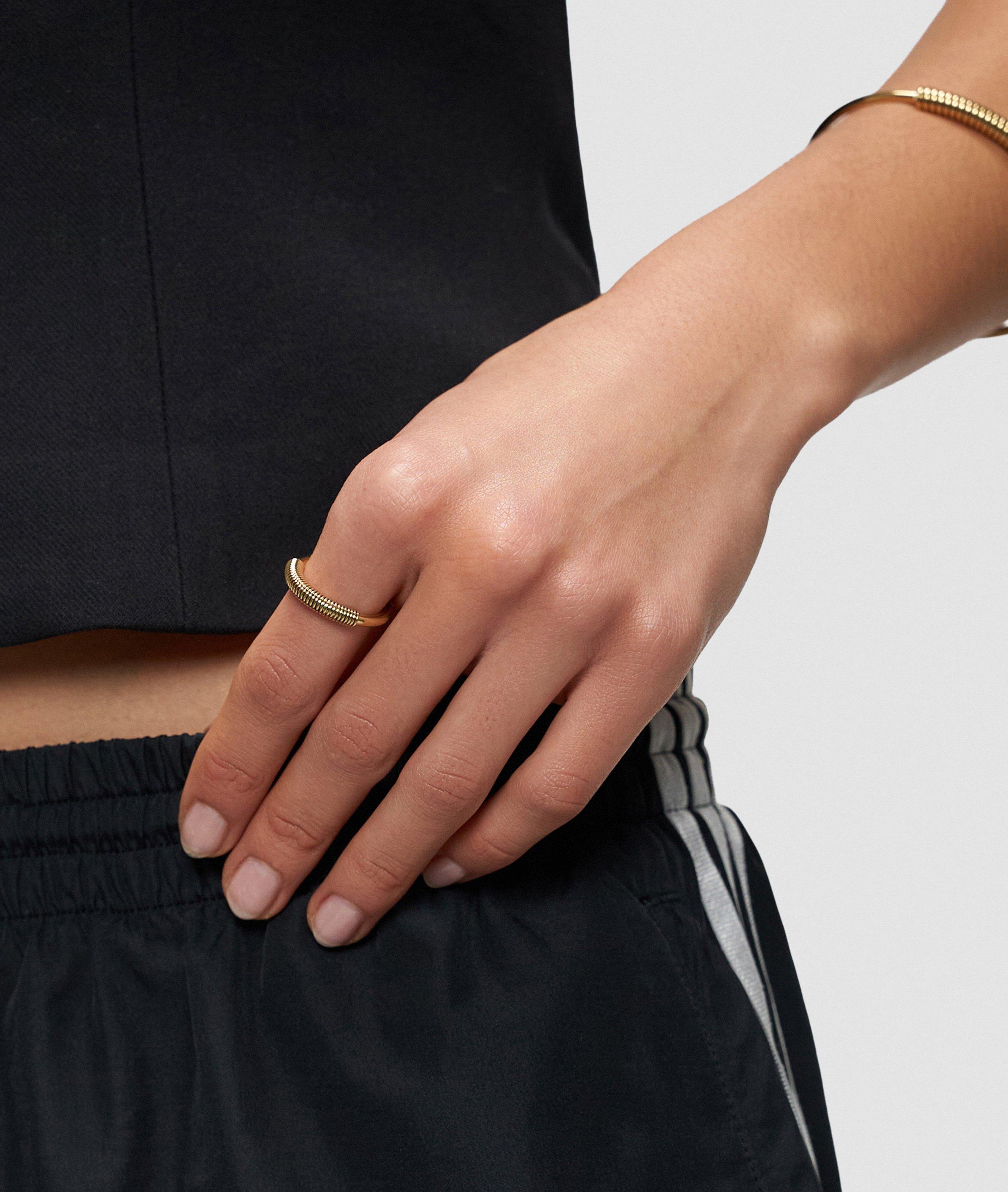 Ring in gold, schwarz & silber