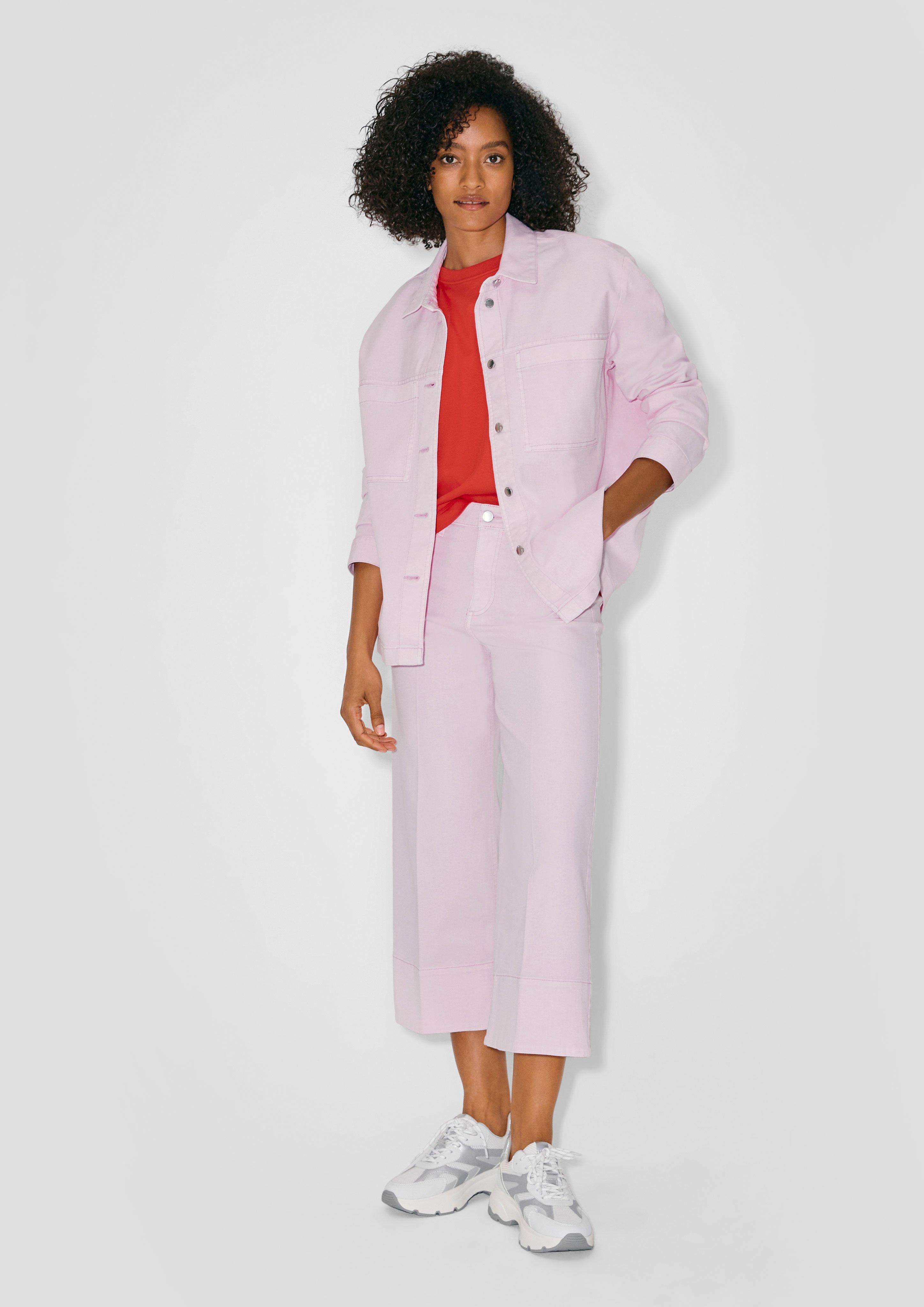 Žiarivý jarný outfit v ružovej a červenej farbe in 