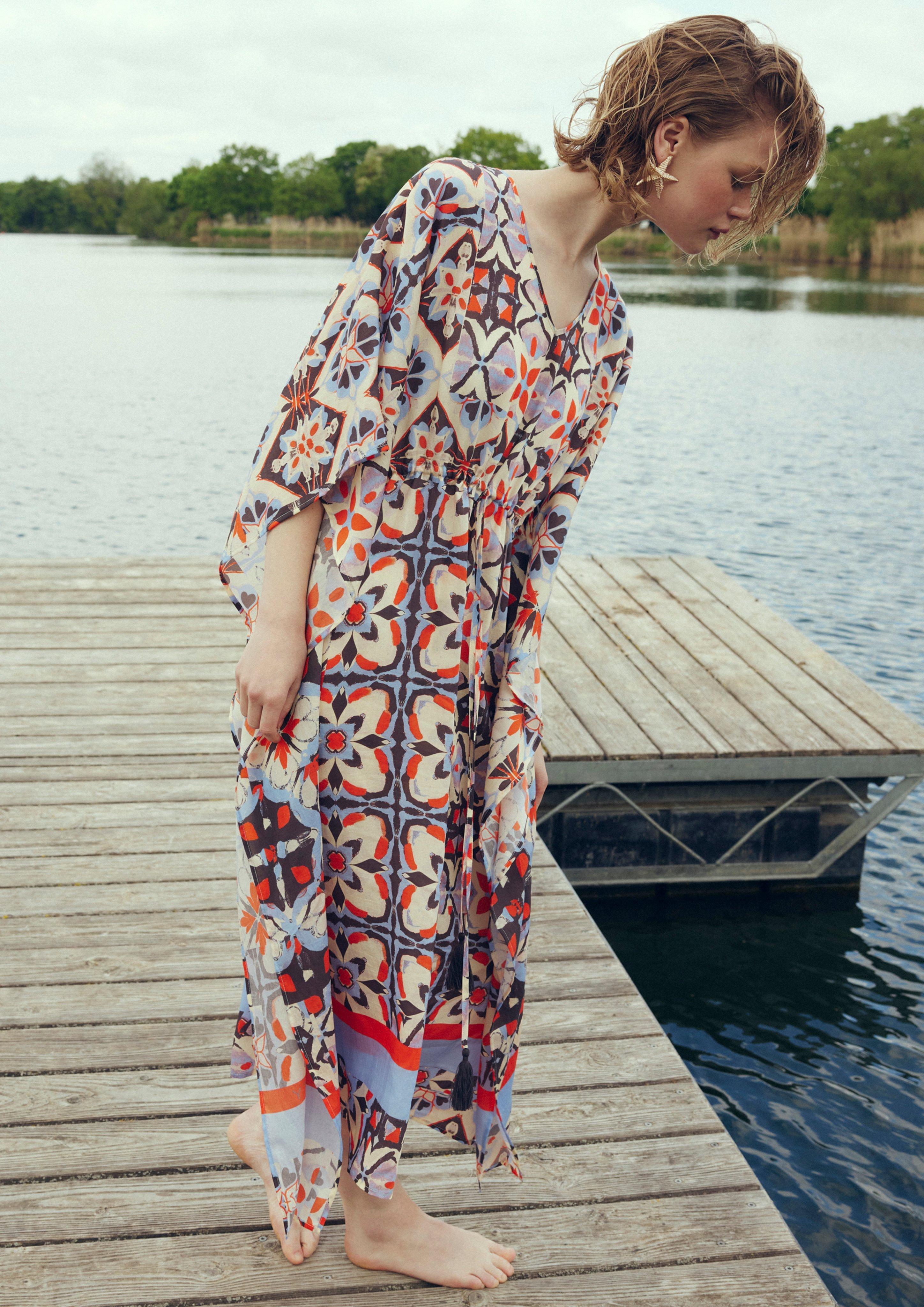 Luftiger Look mit ornamentalem All-over-Print in 