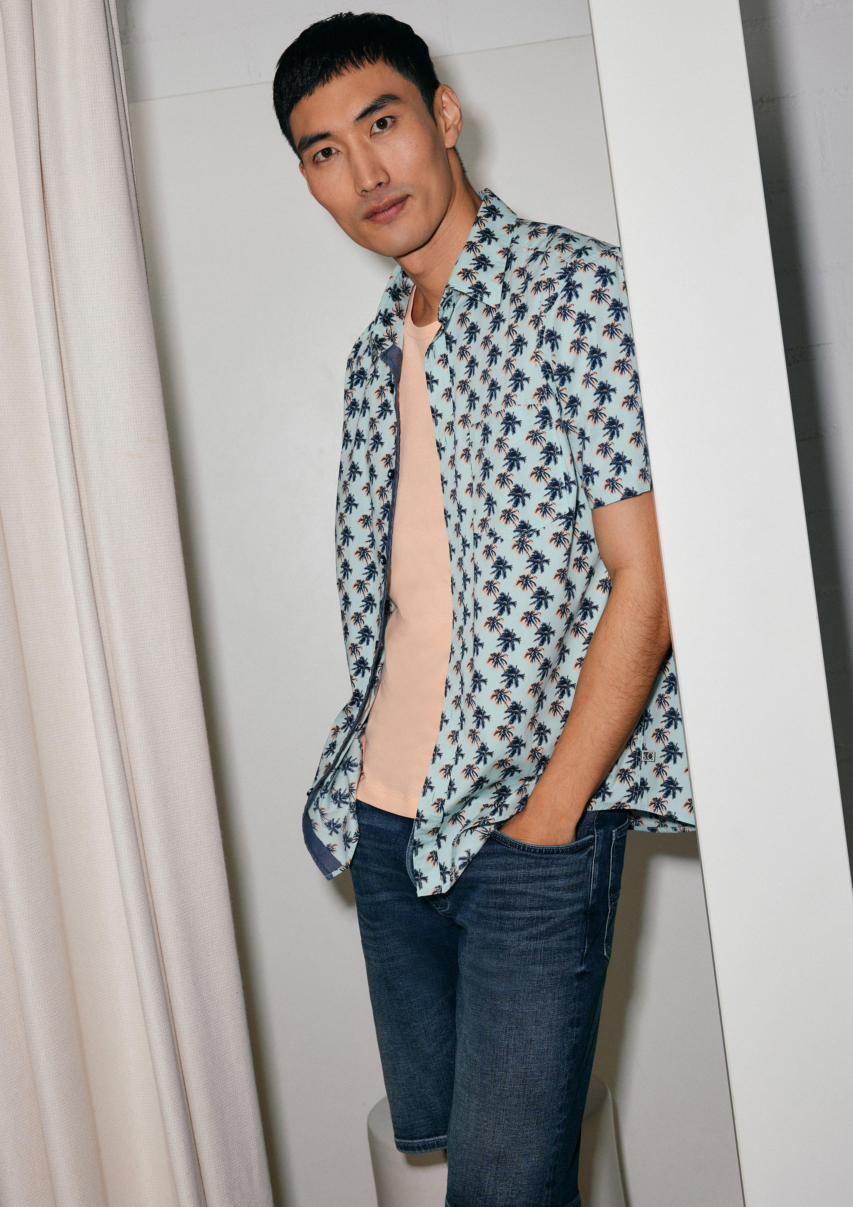 Casual Outfit mit einem Hauch Farbe in 