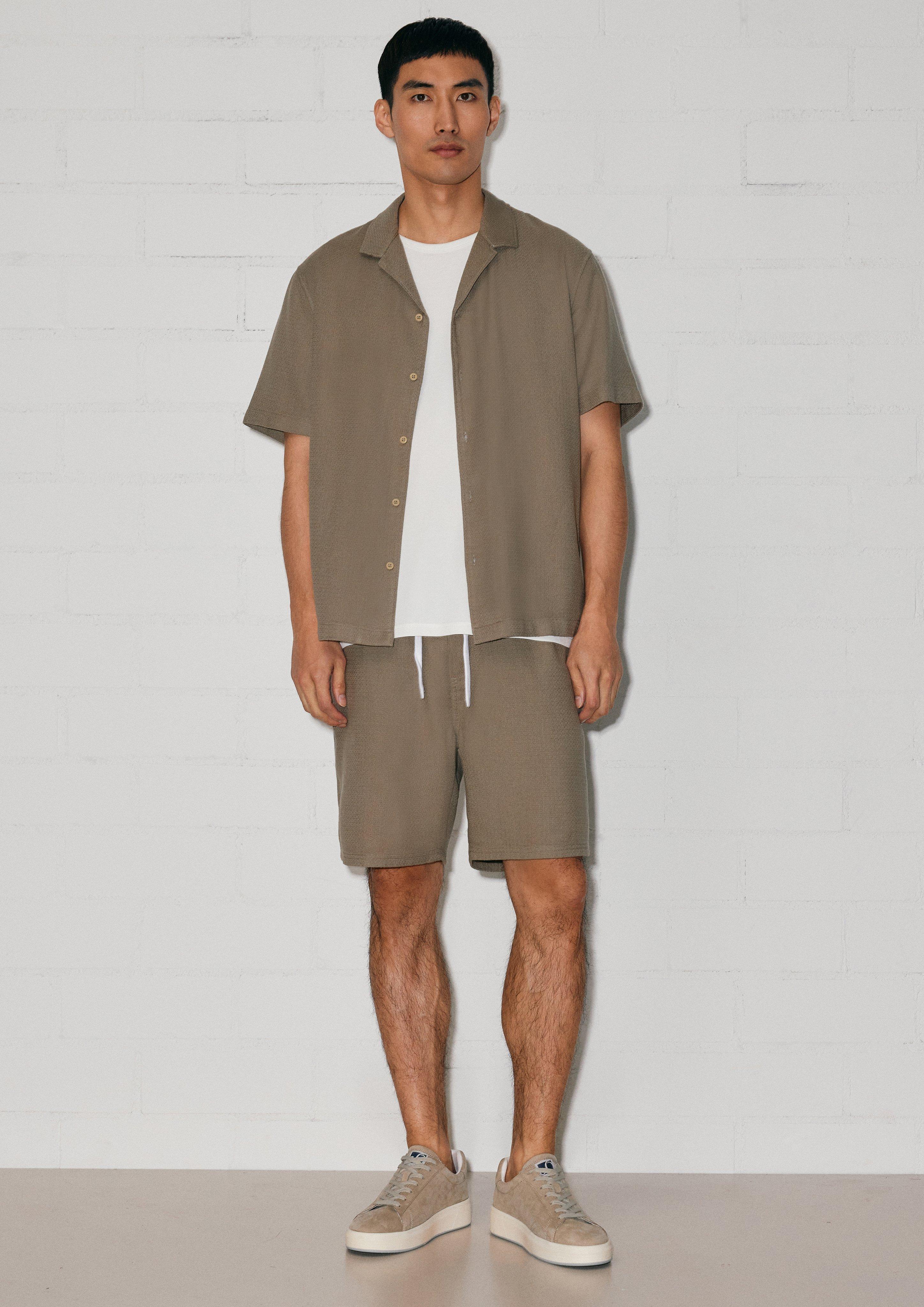 Strukturiertes Set in modischem Grün in 