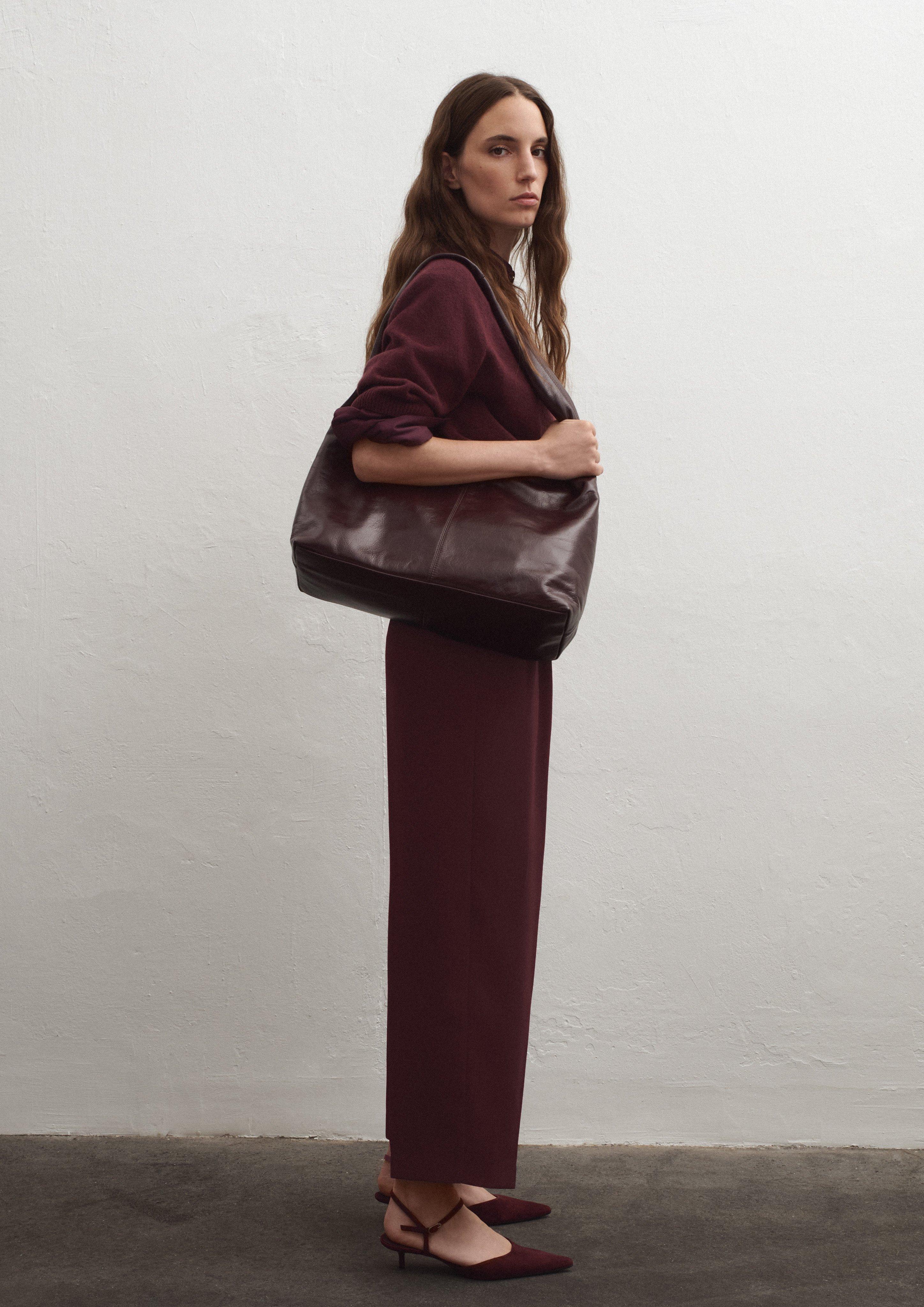 Monochromes Set in Burgundy in 