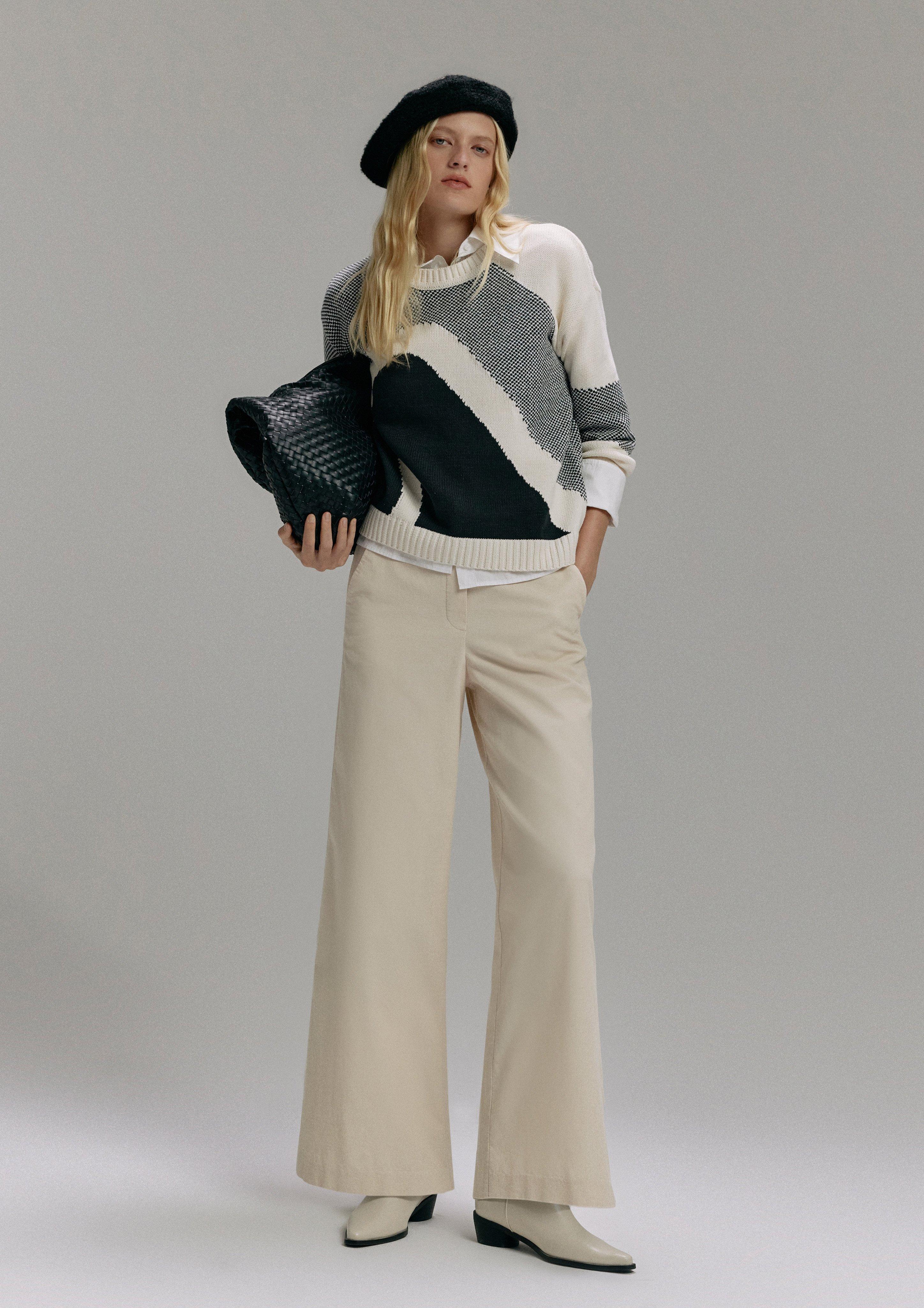 Cremefarbenes Outfit mit schwarzen Akzenten in 