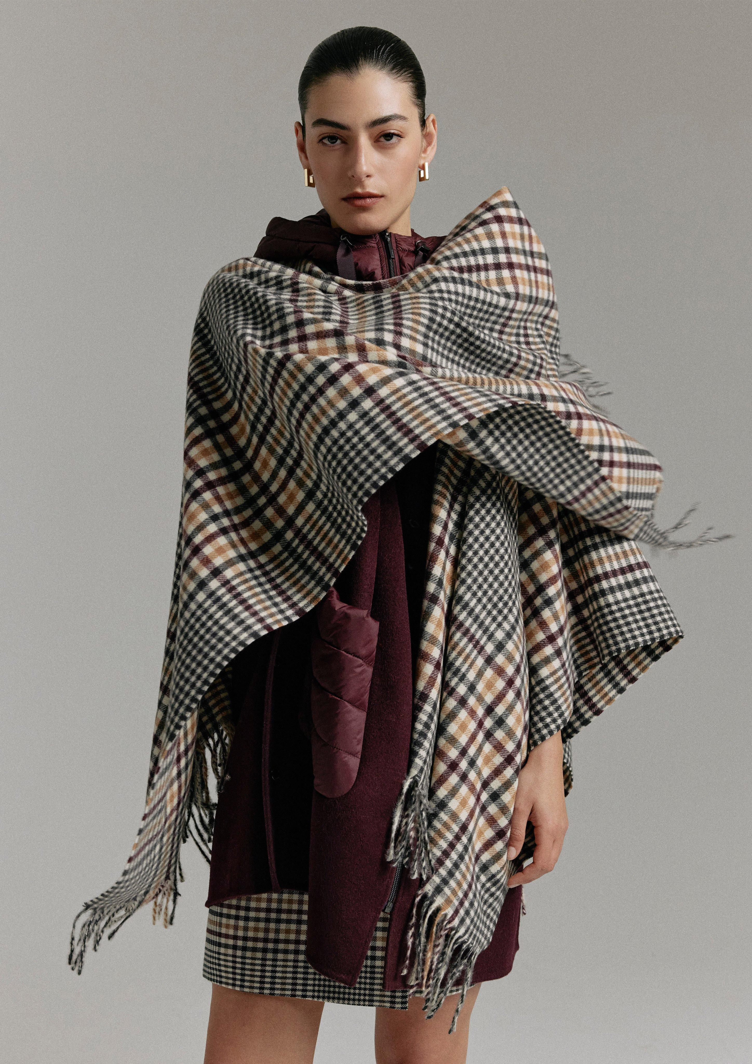 Stilvolles Ensemble mit wärmendem Schal in 