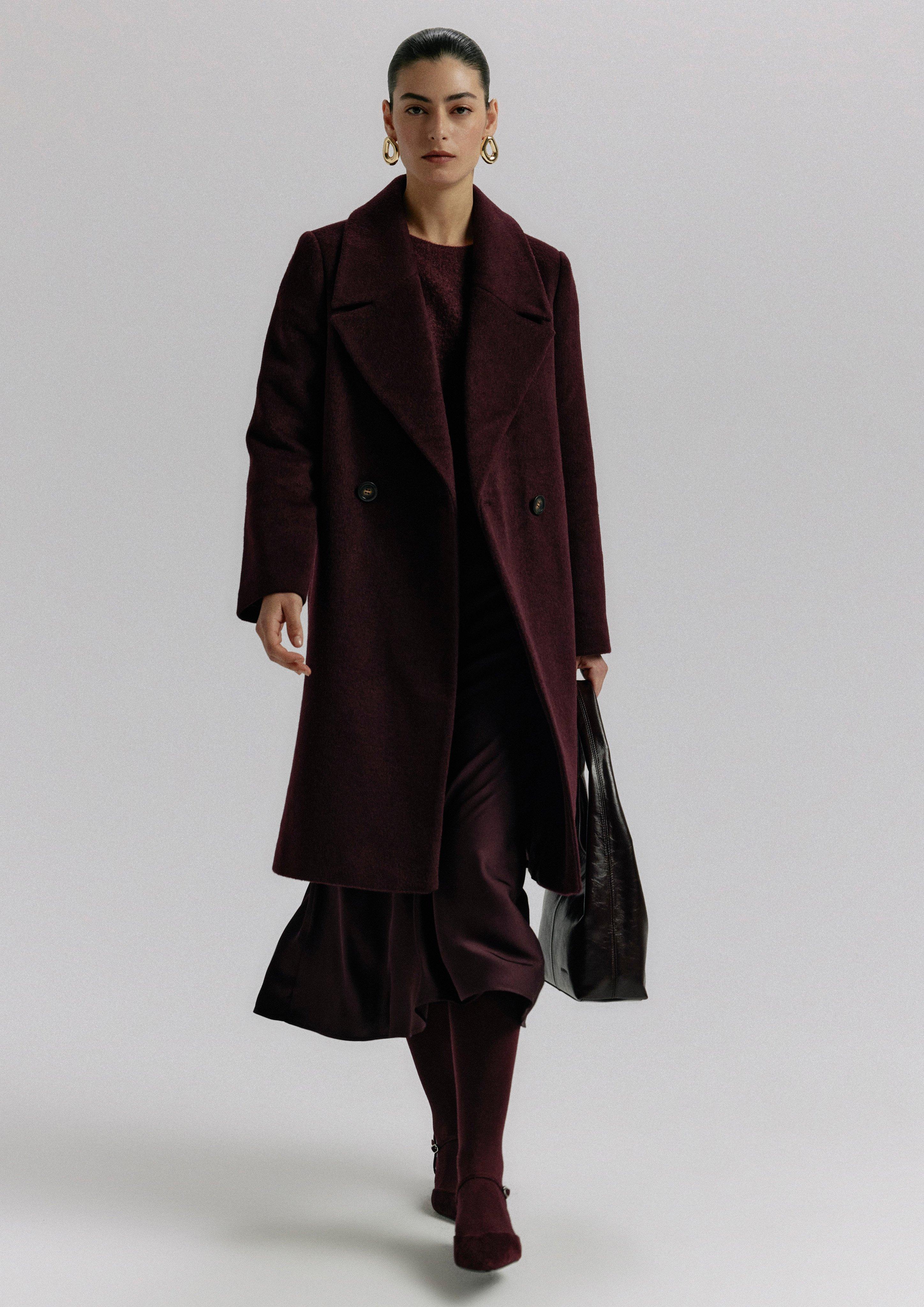 Monochromer Look in angesagtem Bordeaux in 
