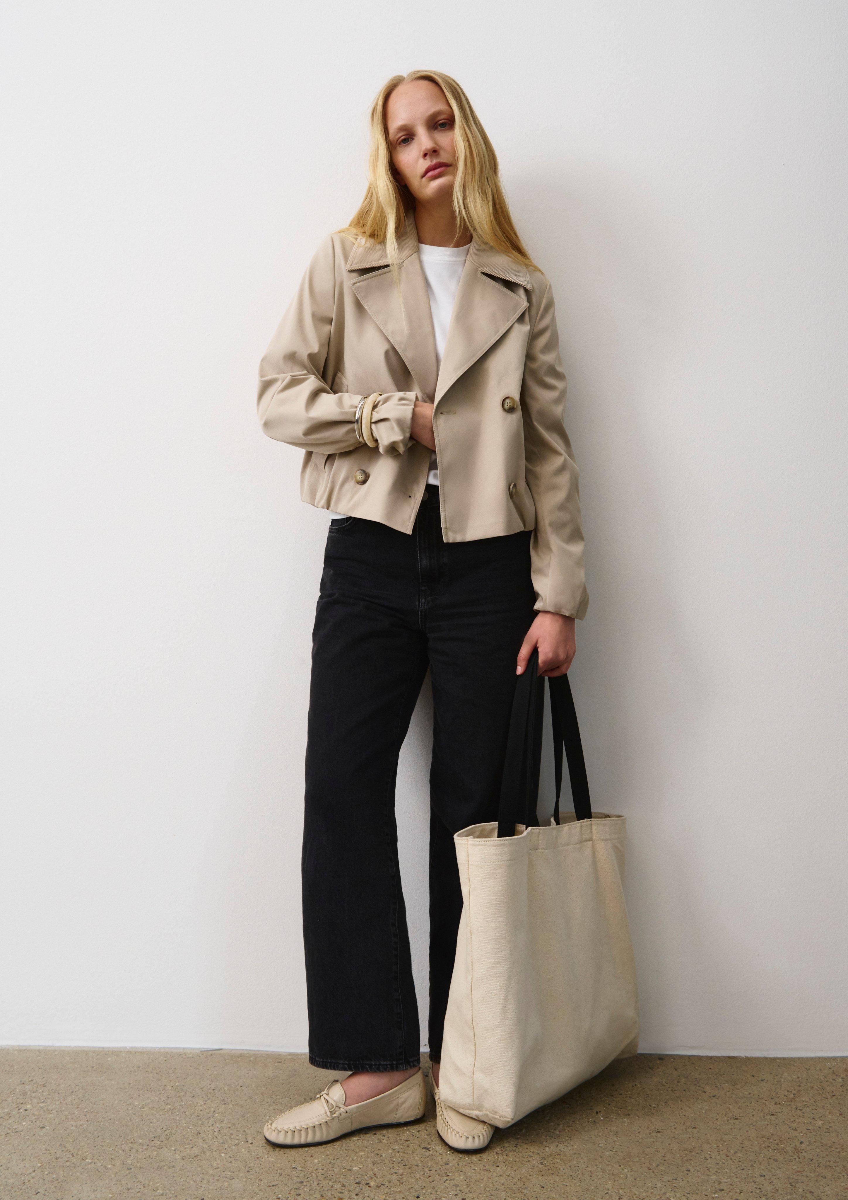 Stilvolles Outfit mit Kurztrench in  von COMMA