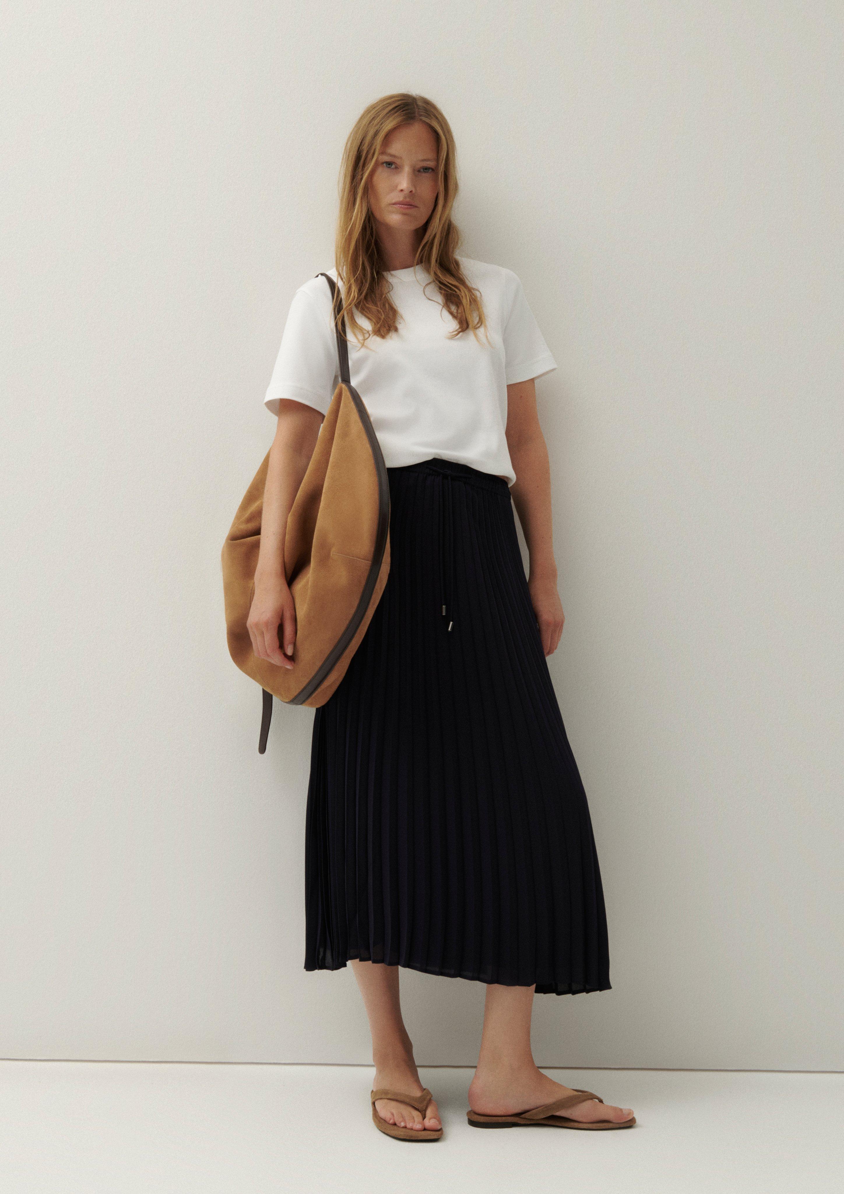 Leichter Look für warme Tage in  von COMMA