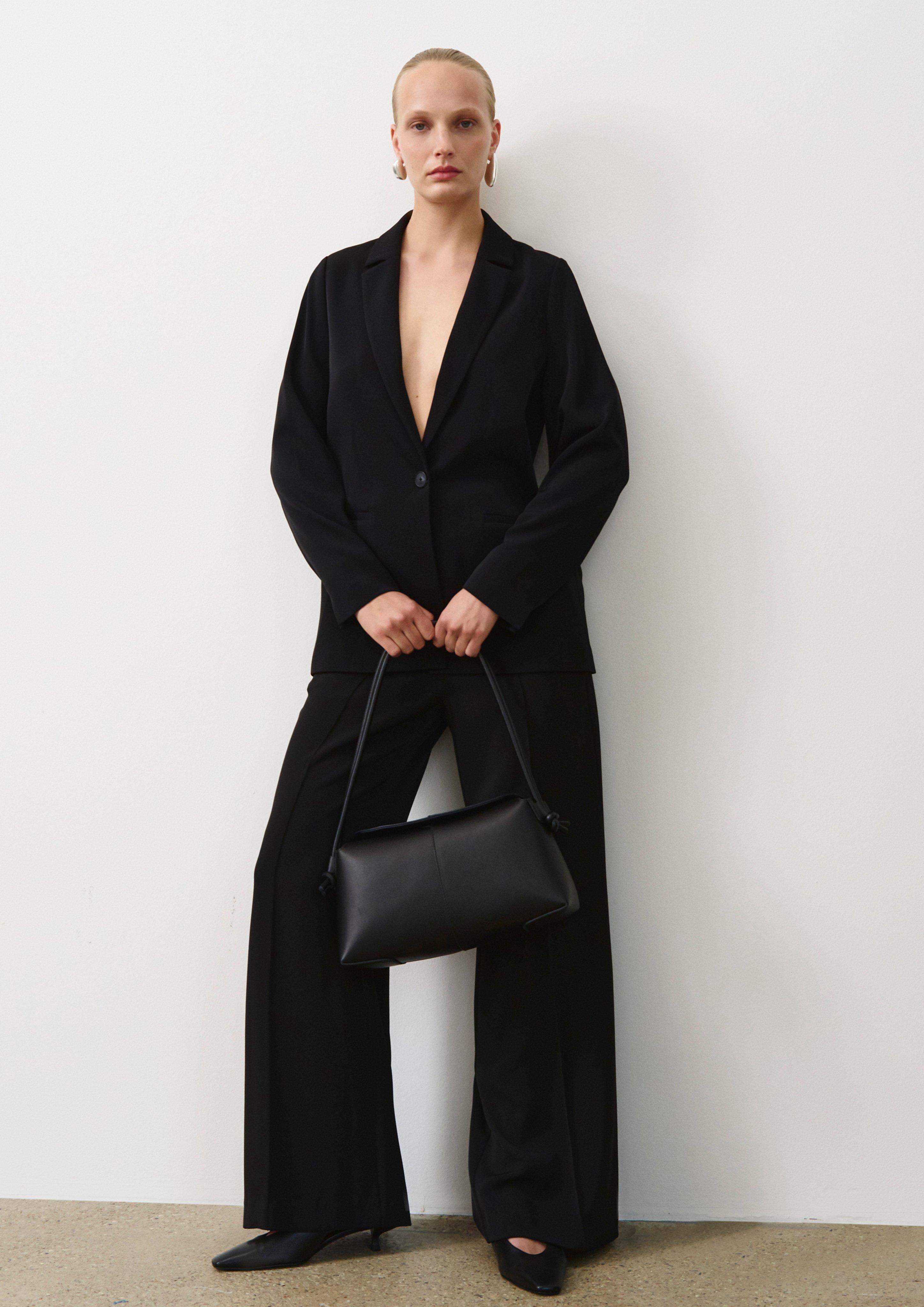 Black on Black in  von COMMA